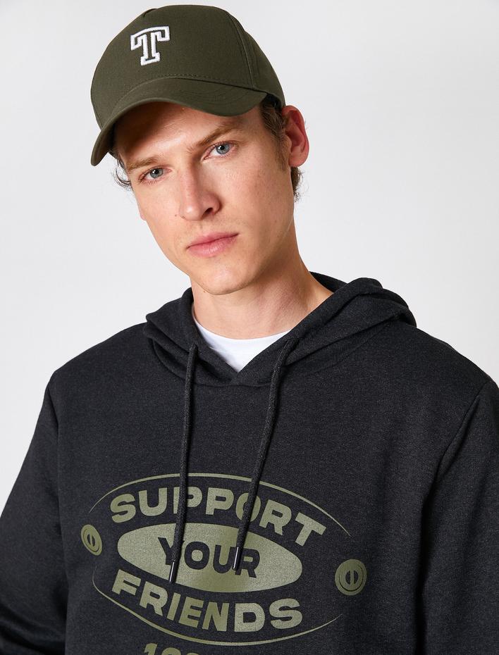  Kapşonlu Baskılı Sweatshirt Kazak