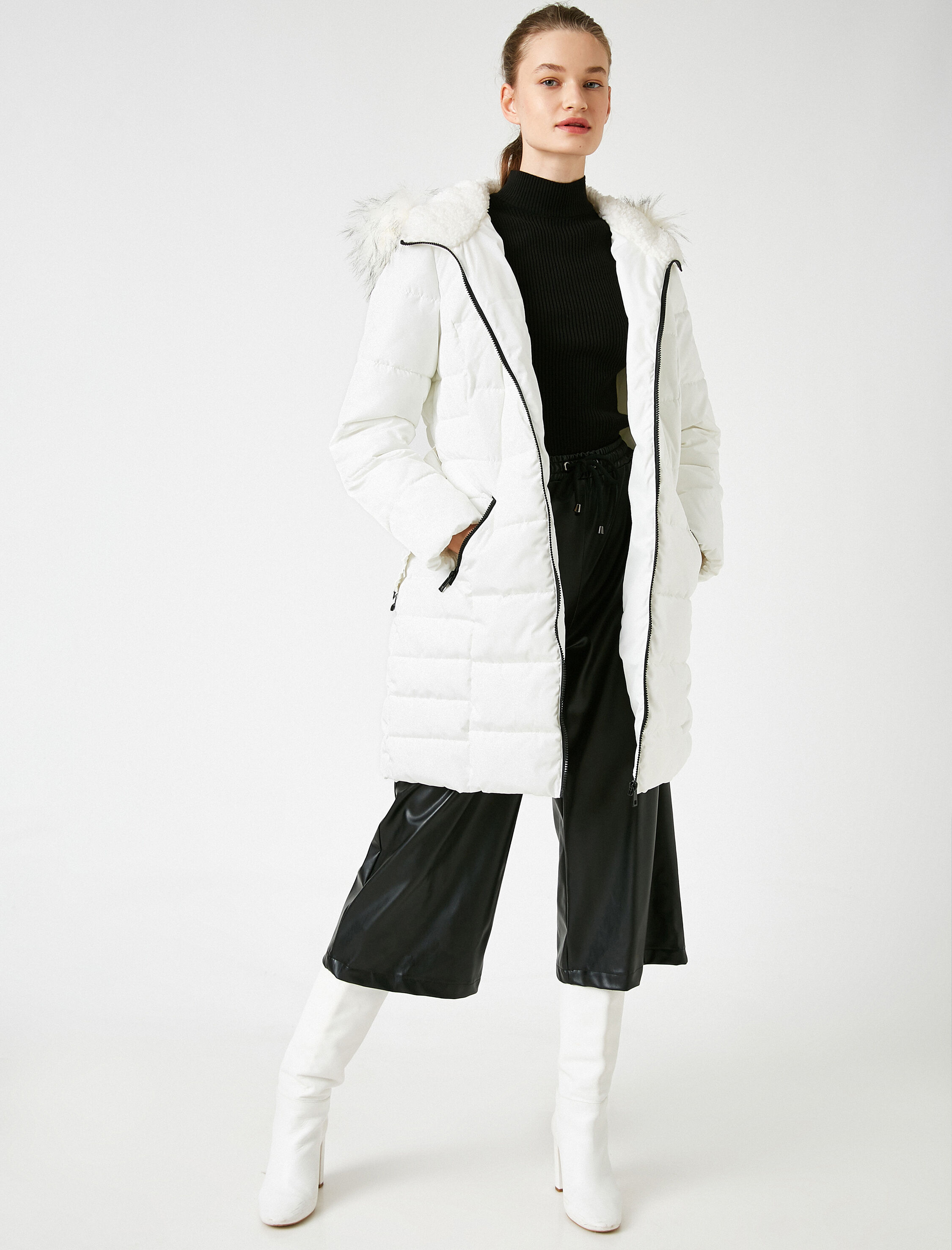   Kapüşonlu Suni Kürk Detaylı Kapitoneli Şişme Mont