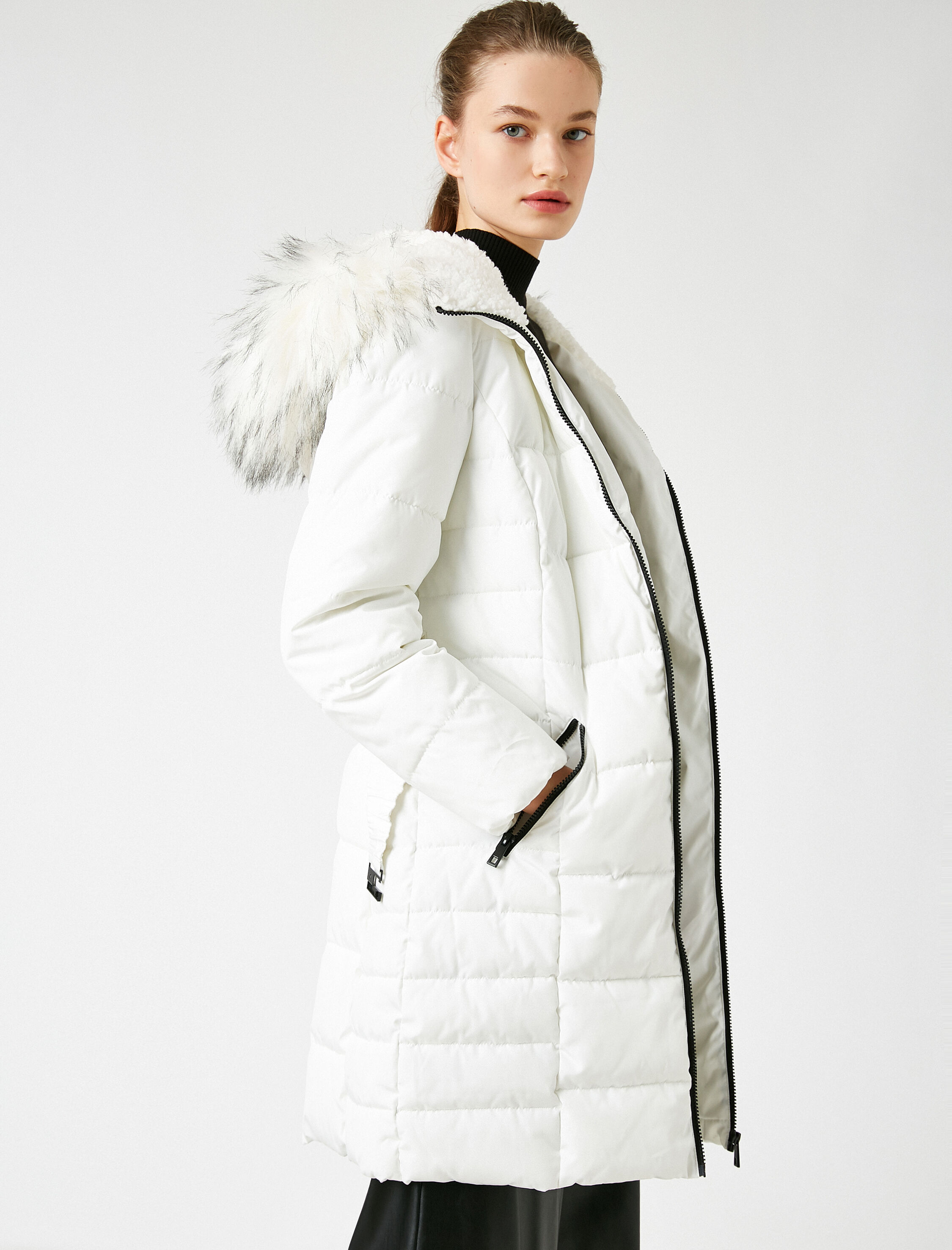   Kapüşonlu Suni Kürk Detaylı Kapitoneli Şişme Mont