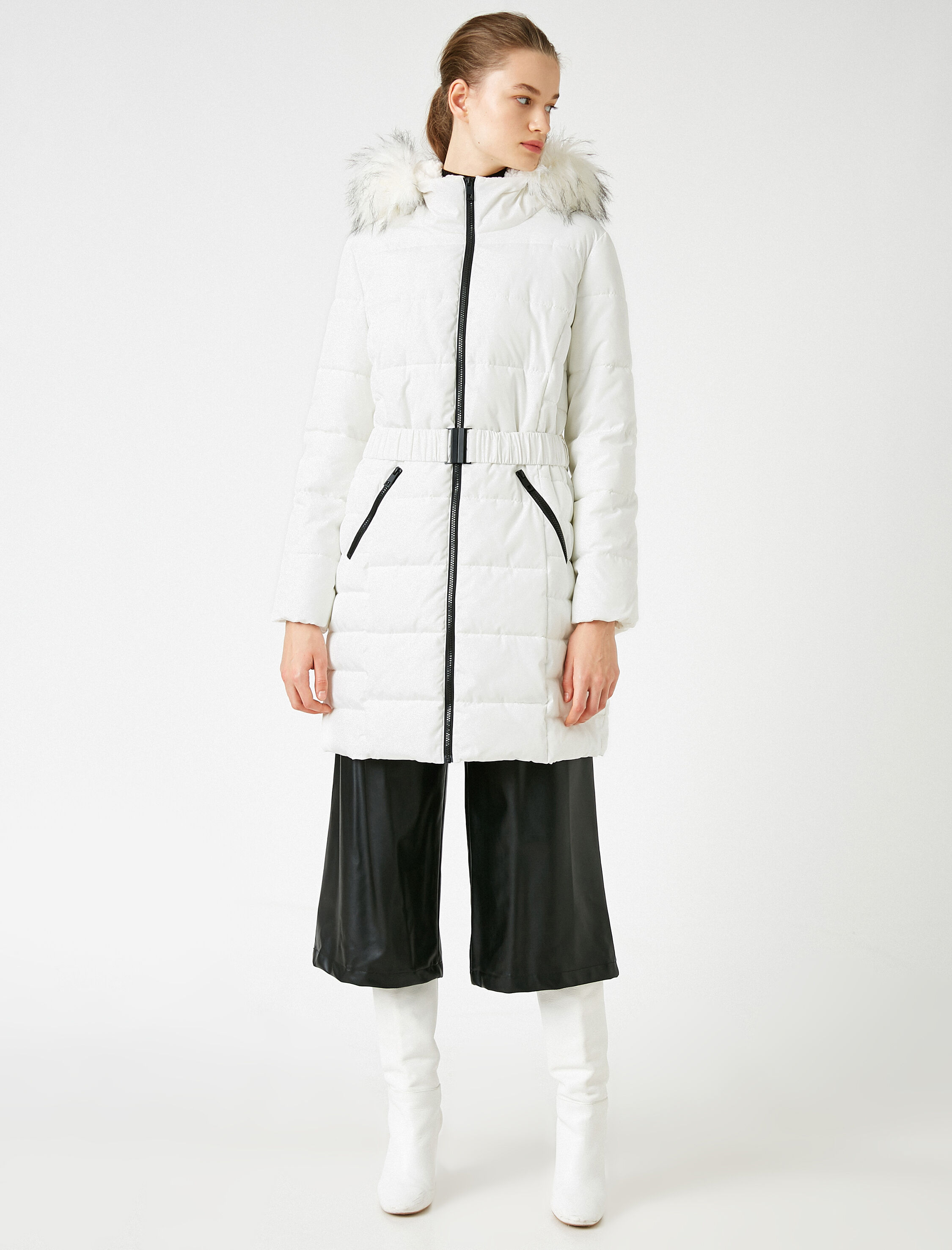   Kapüşonlu Suni Kürk Detaylı Kapitoneli Şişme Mont