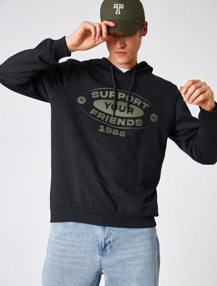  Kapşonlu Baskılı Sweatshirt Kazak
