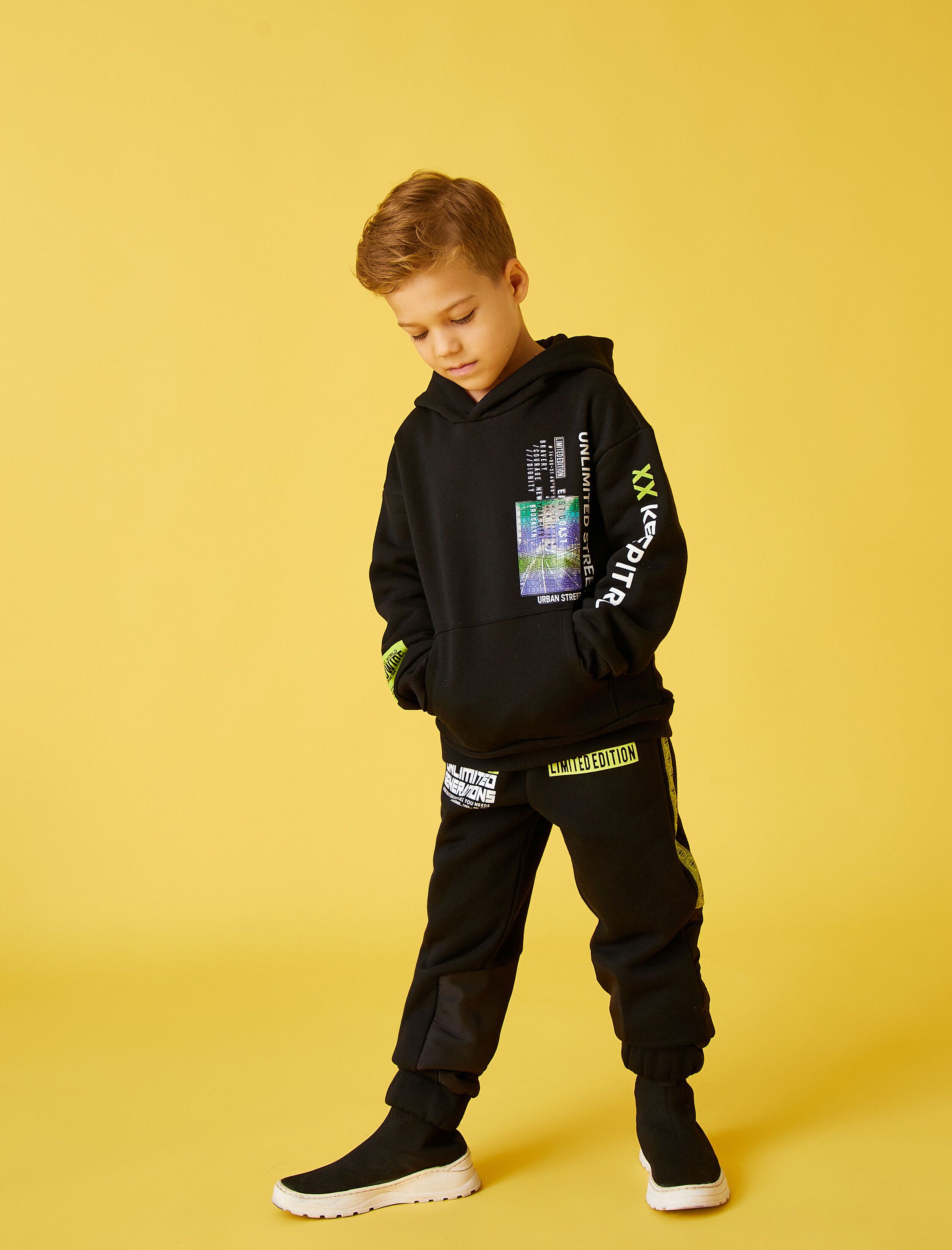  Erkek Çocuk Renk Bloklu Baskılı Eşofman Altı