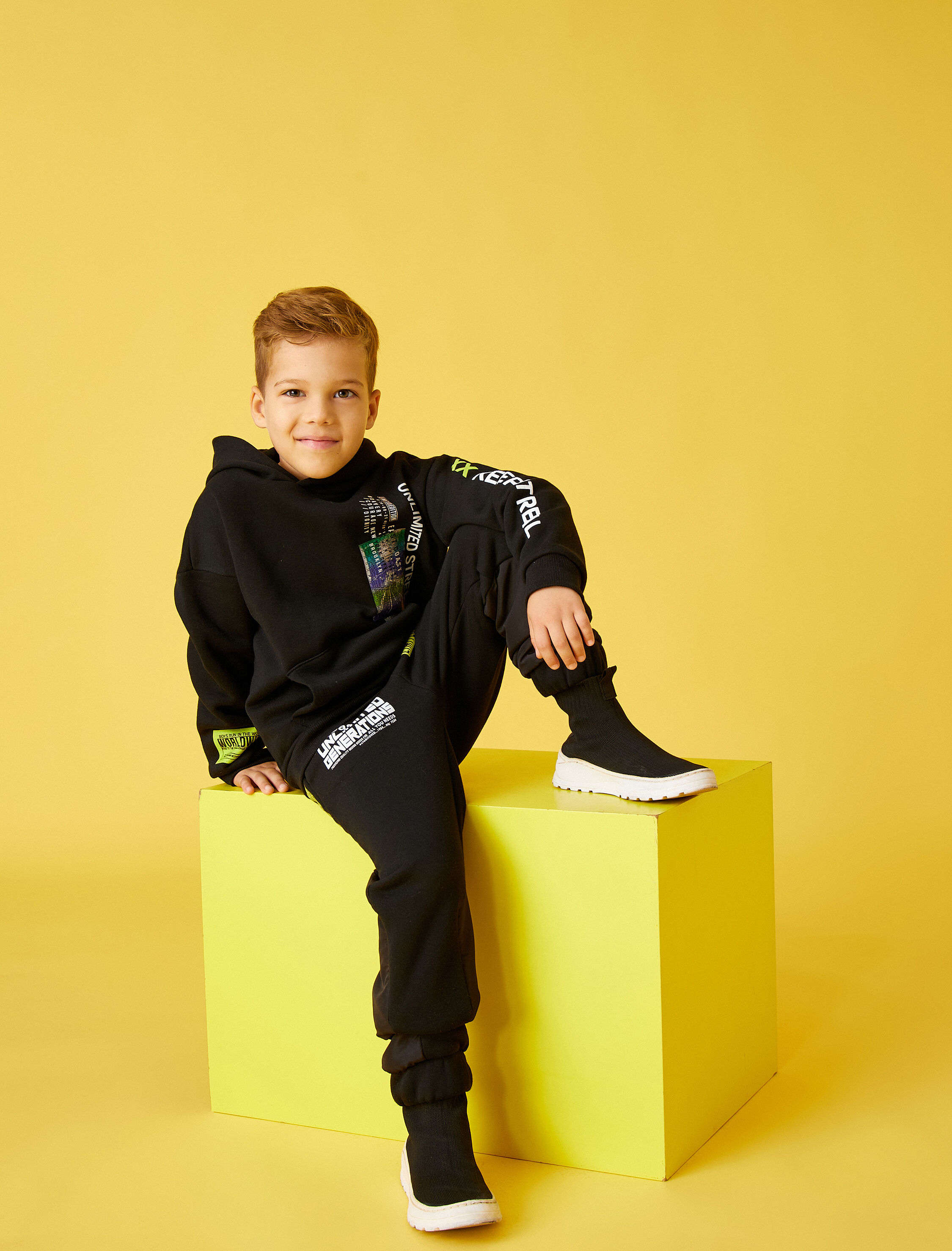  Erkek Çocuk Renk Bloklu Baskılı Eşofman Altı