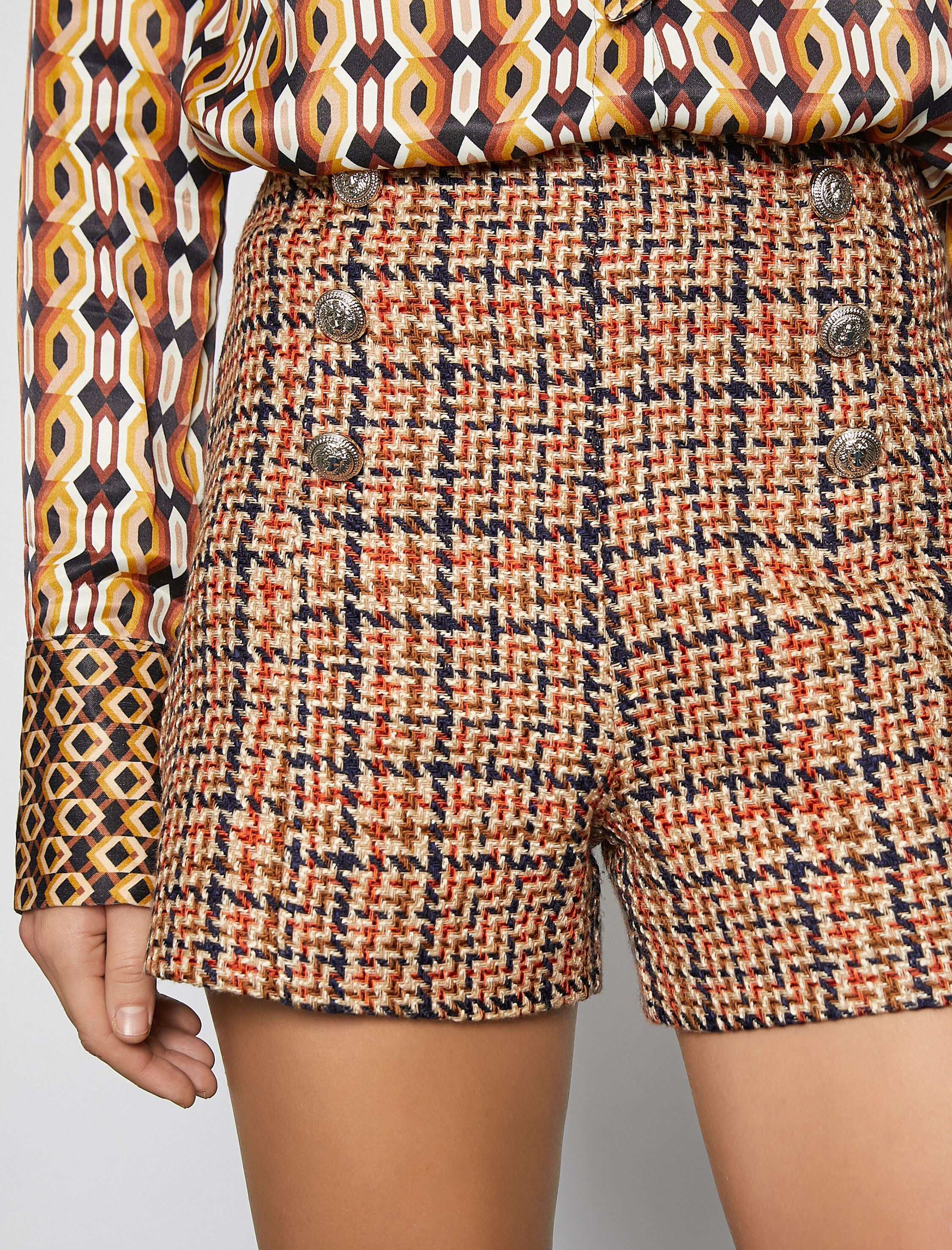   Melis Ağazat X Koton - Düğme Detaylı Tüvit Şort