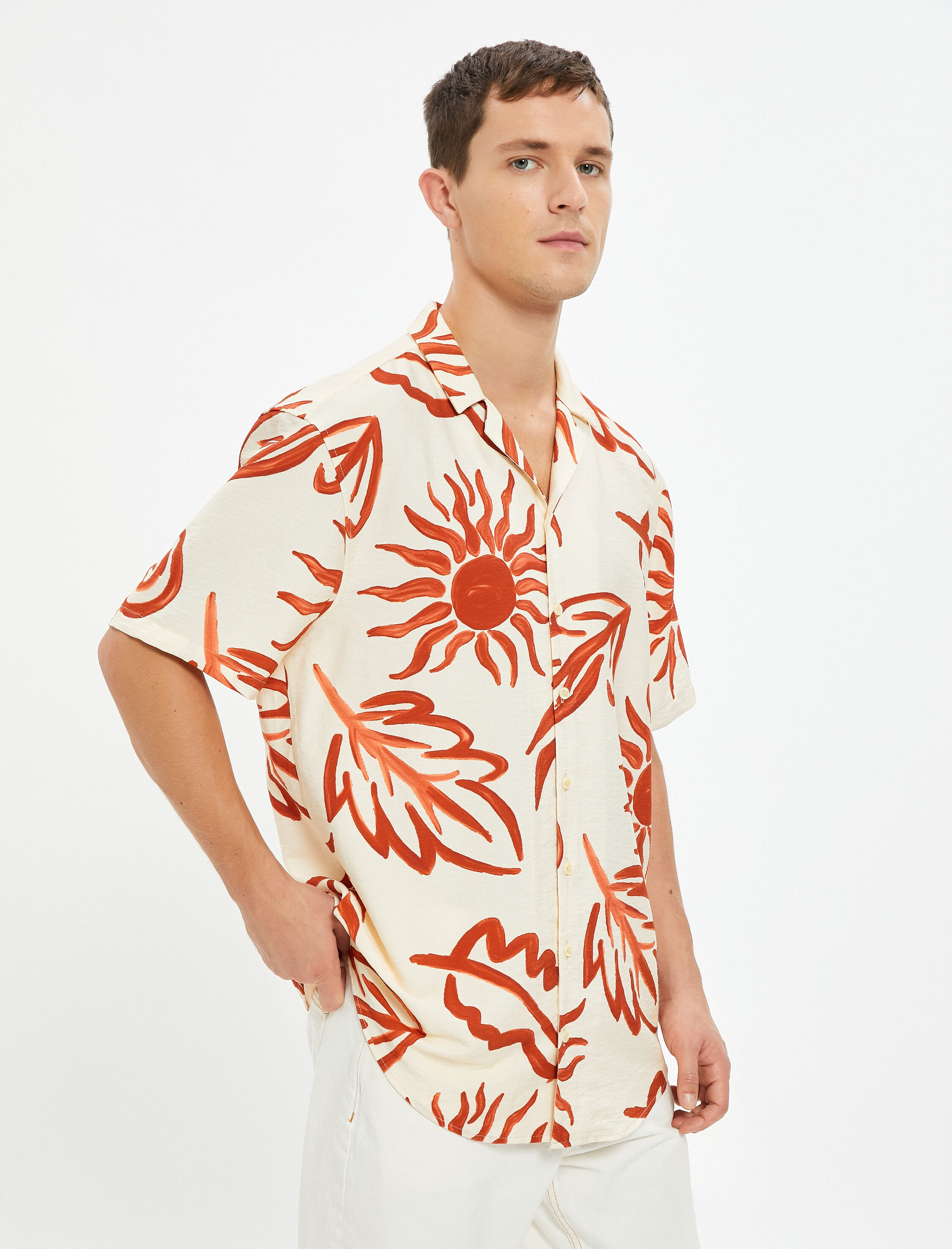   Yazlık Gömlek Kısa Kollu Devrik Yaka Yaprak Detaylı