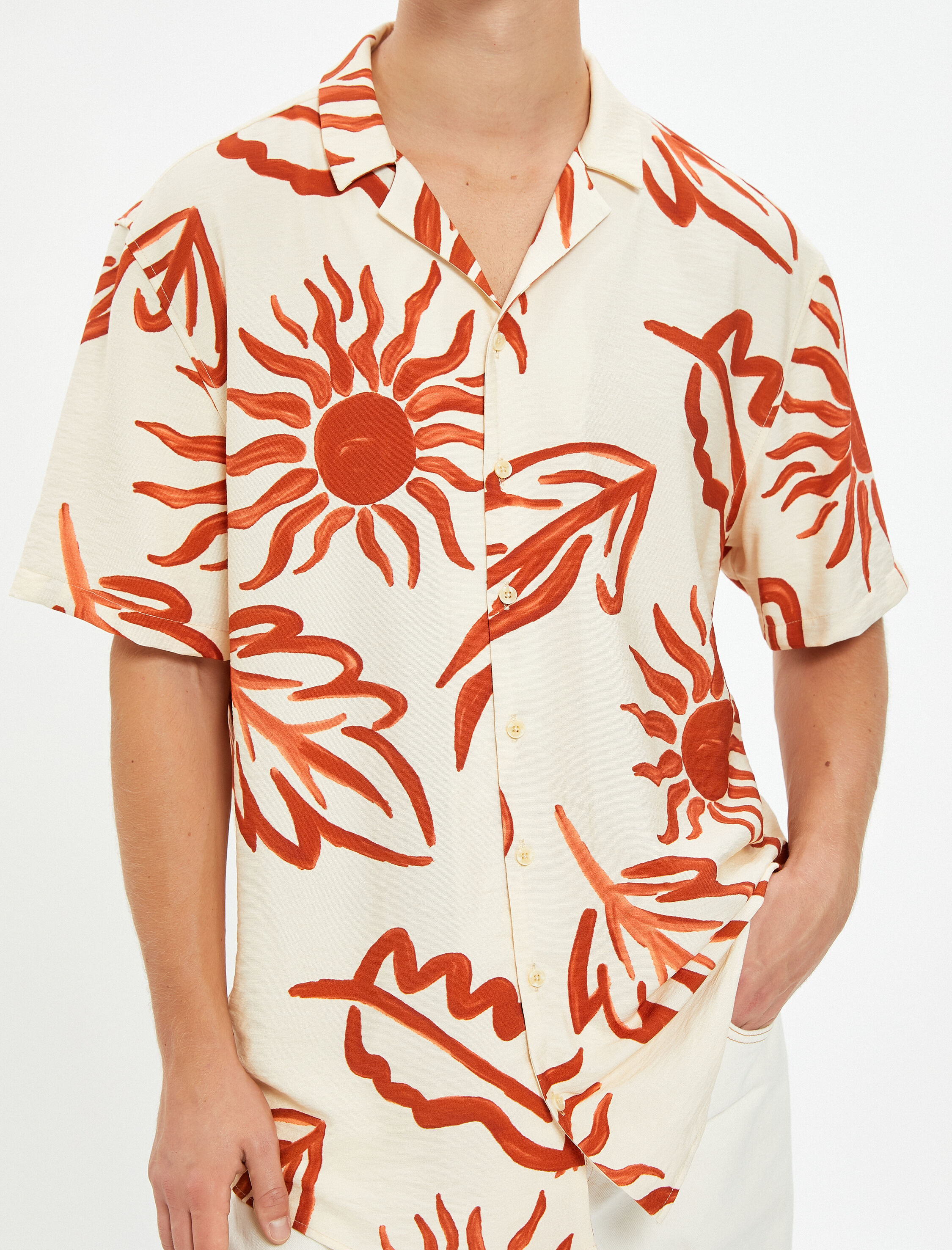   Yazlık Gömlek Kısa Kollu Devrik Yaka Yaprak Detaylı