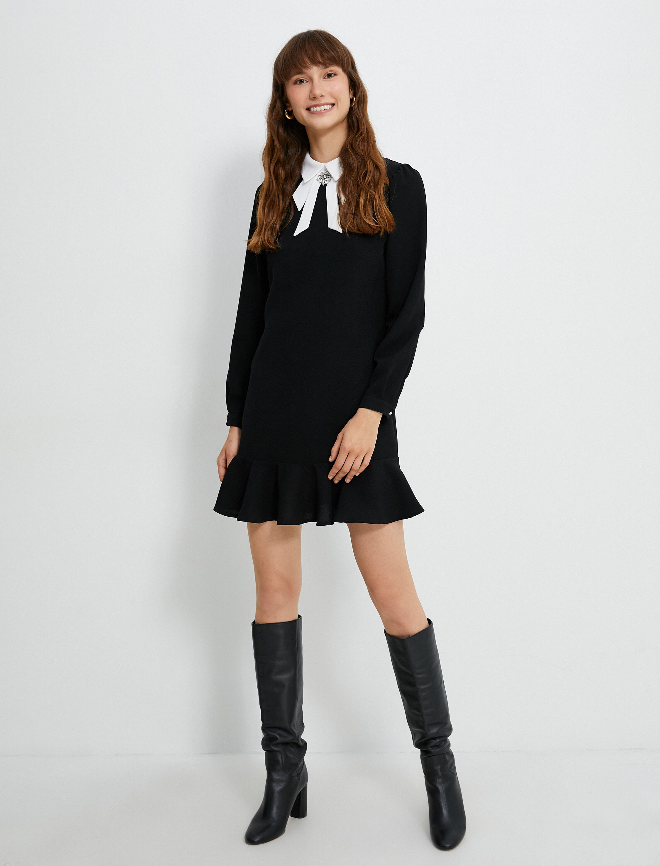   Mini Fırfırlı Elbise Fular Yaka Broş Detaylı Balon Kollu