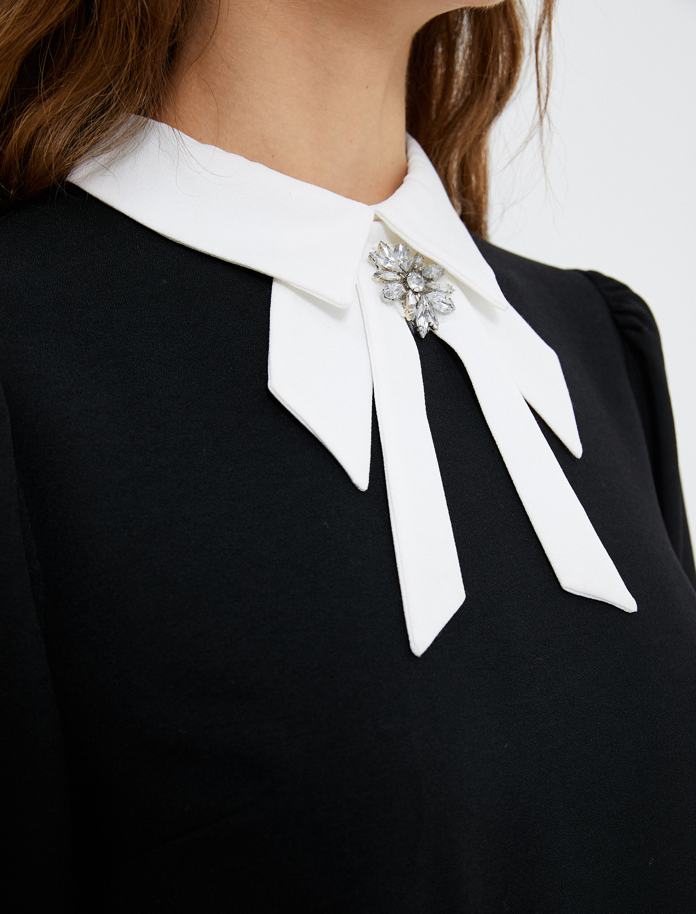   Mini Fırfırlı Elbise Fular Yaka Broş Detaylı Balon Kollu