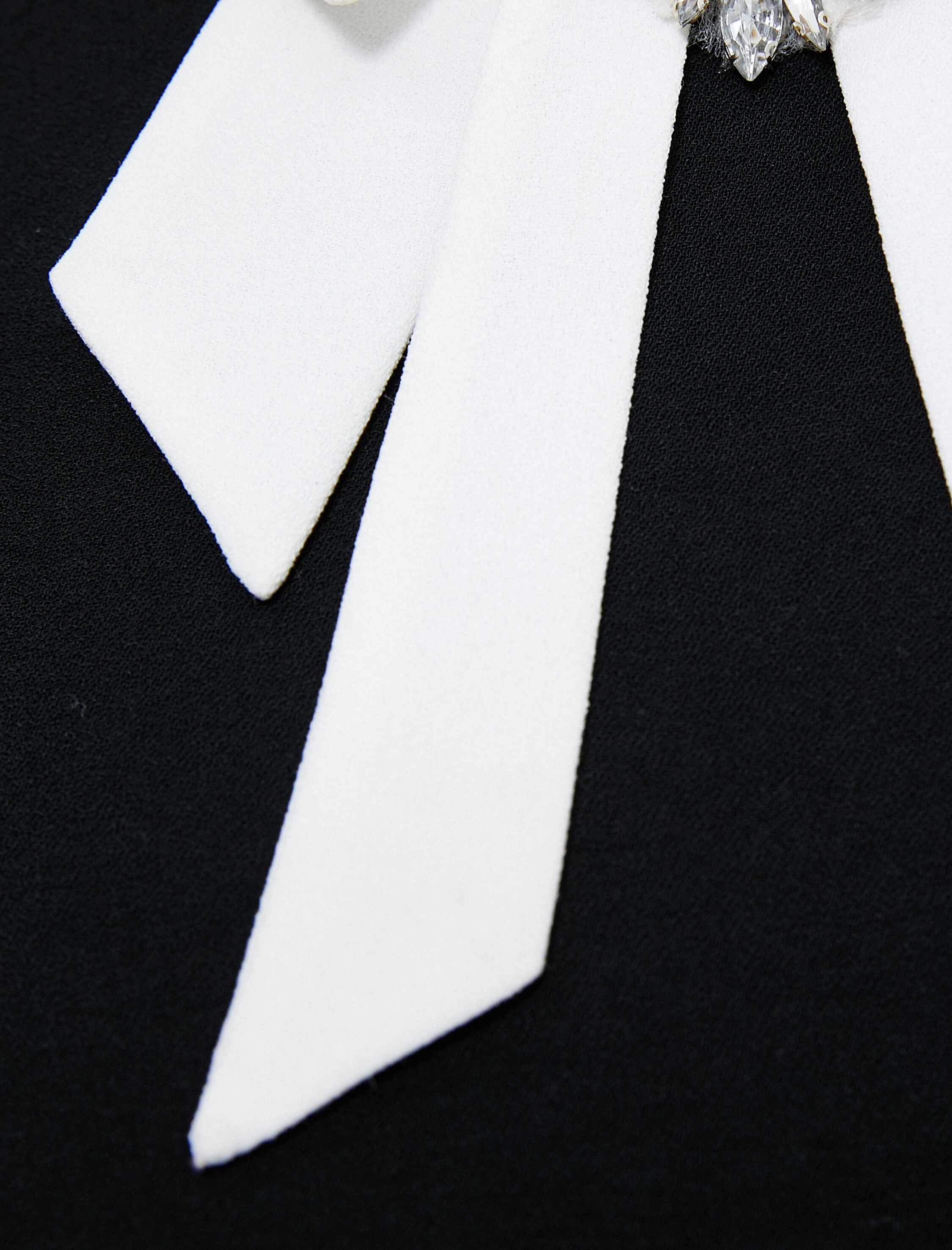   Mini Fırfırlı Elbise Fular Yaka Broş Detaylı Balon Kollu