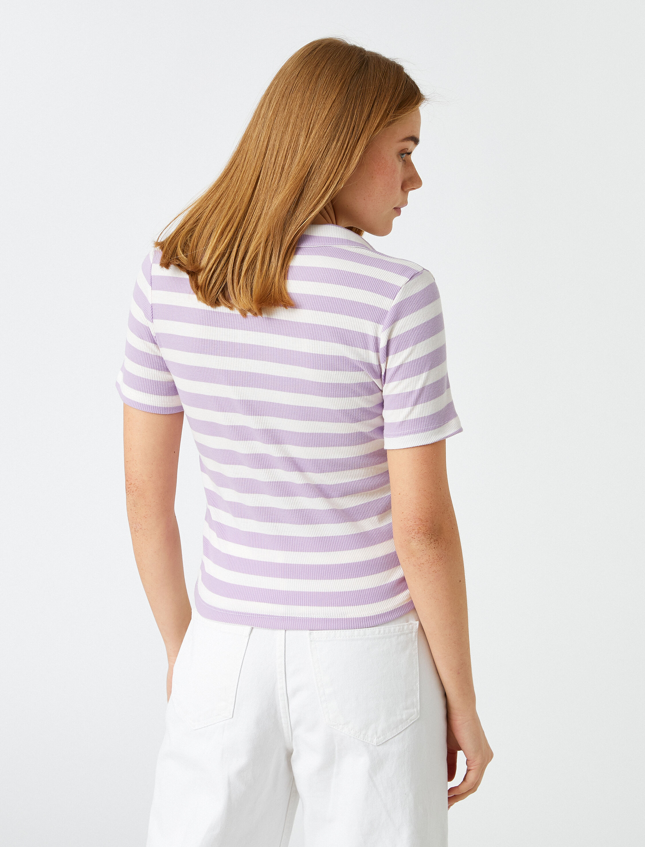   V Yaka Kısa Kollu Çizgili Tişört