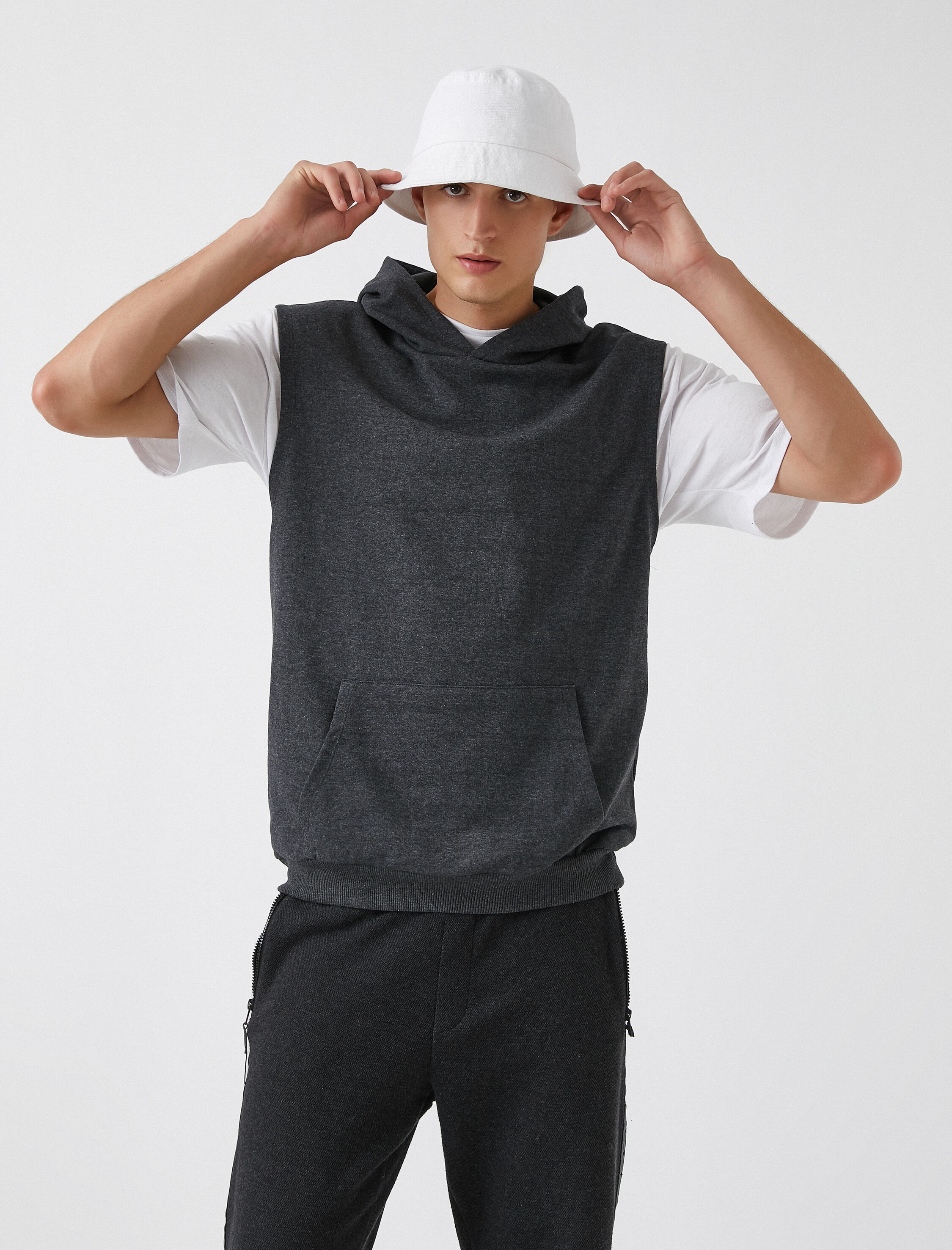   Kapşonlu Kolsuz Sweatshirt