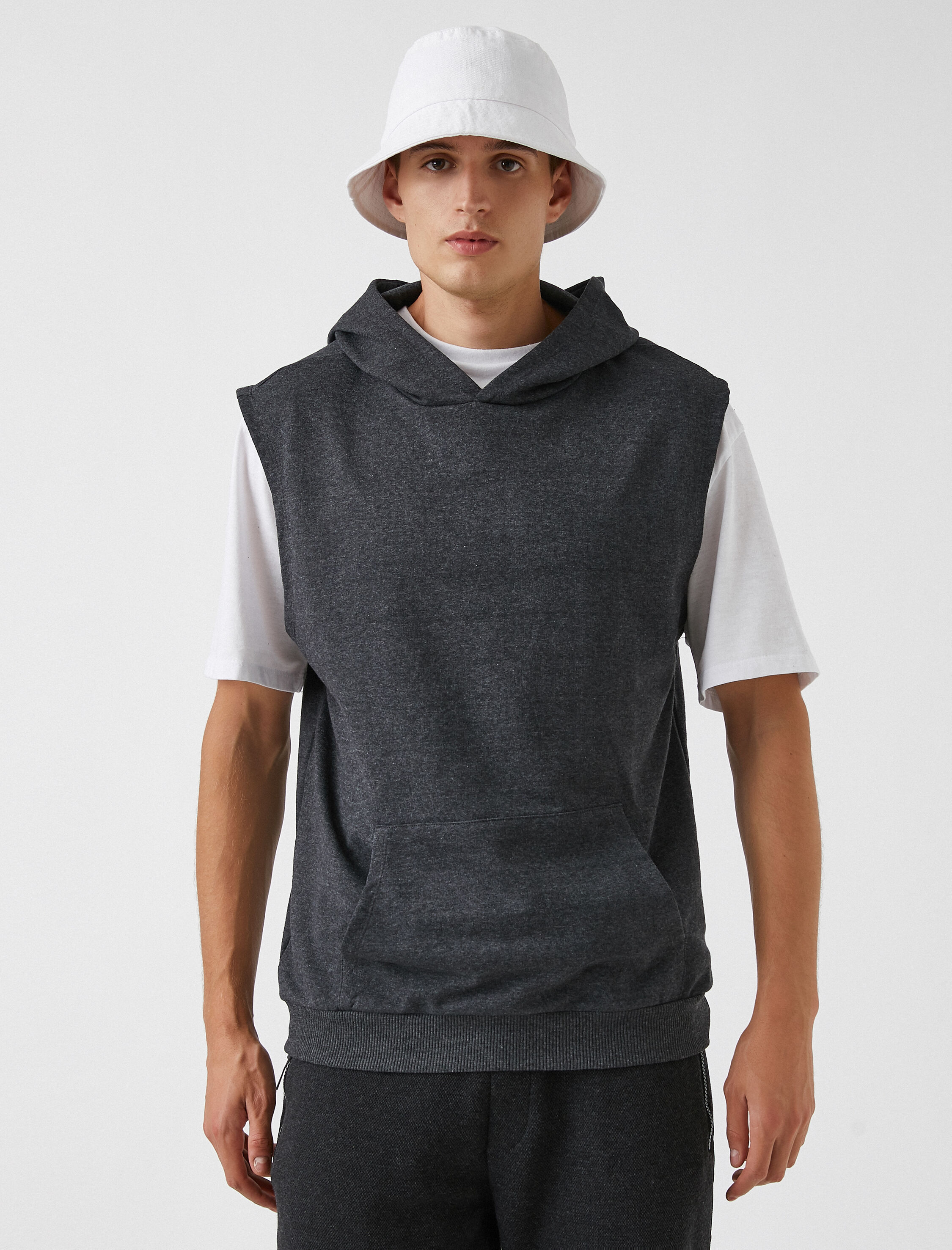   Kapşonlu Kolsuz Sweatshirt