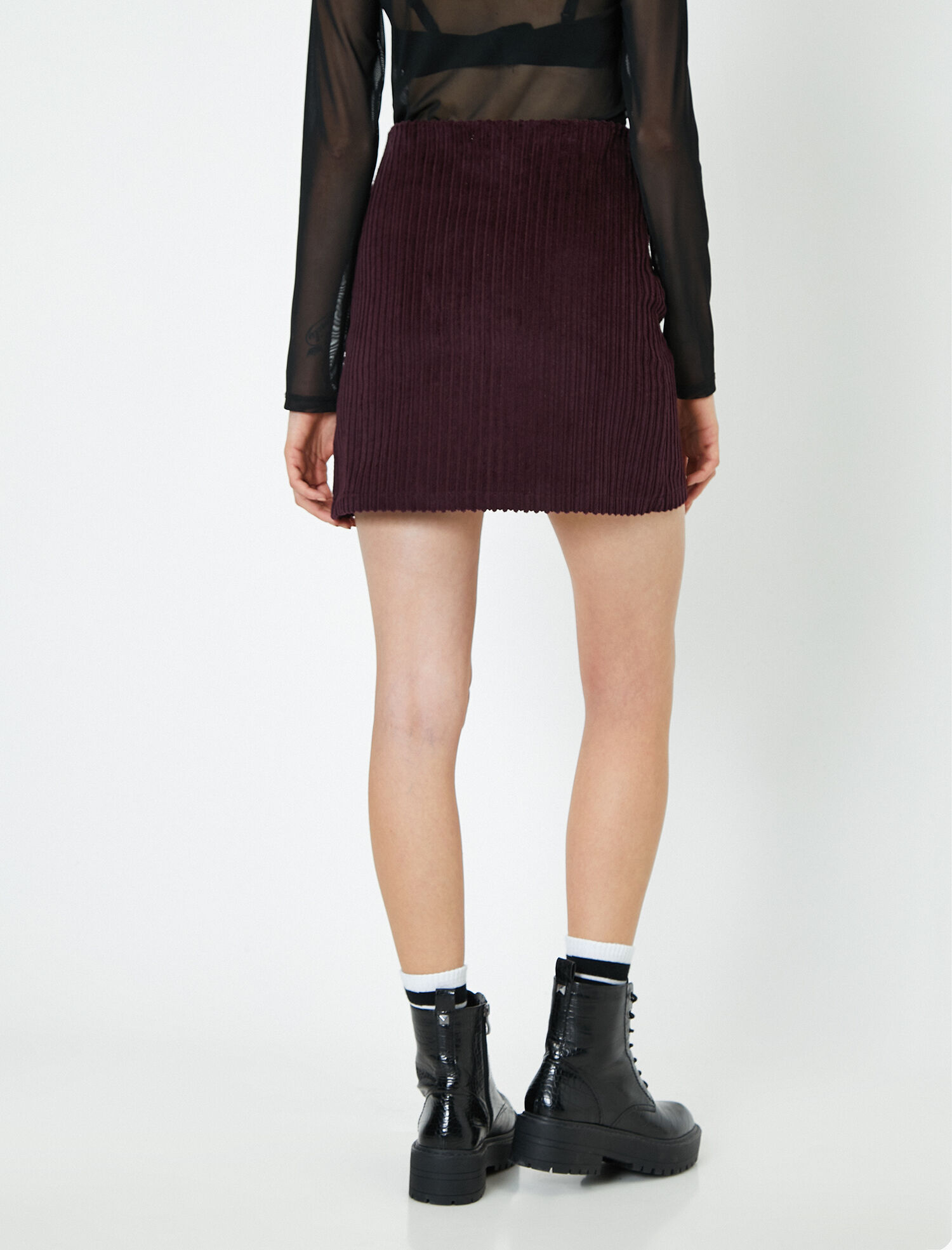   Düğme Detaylı Etek