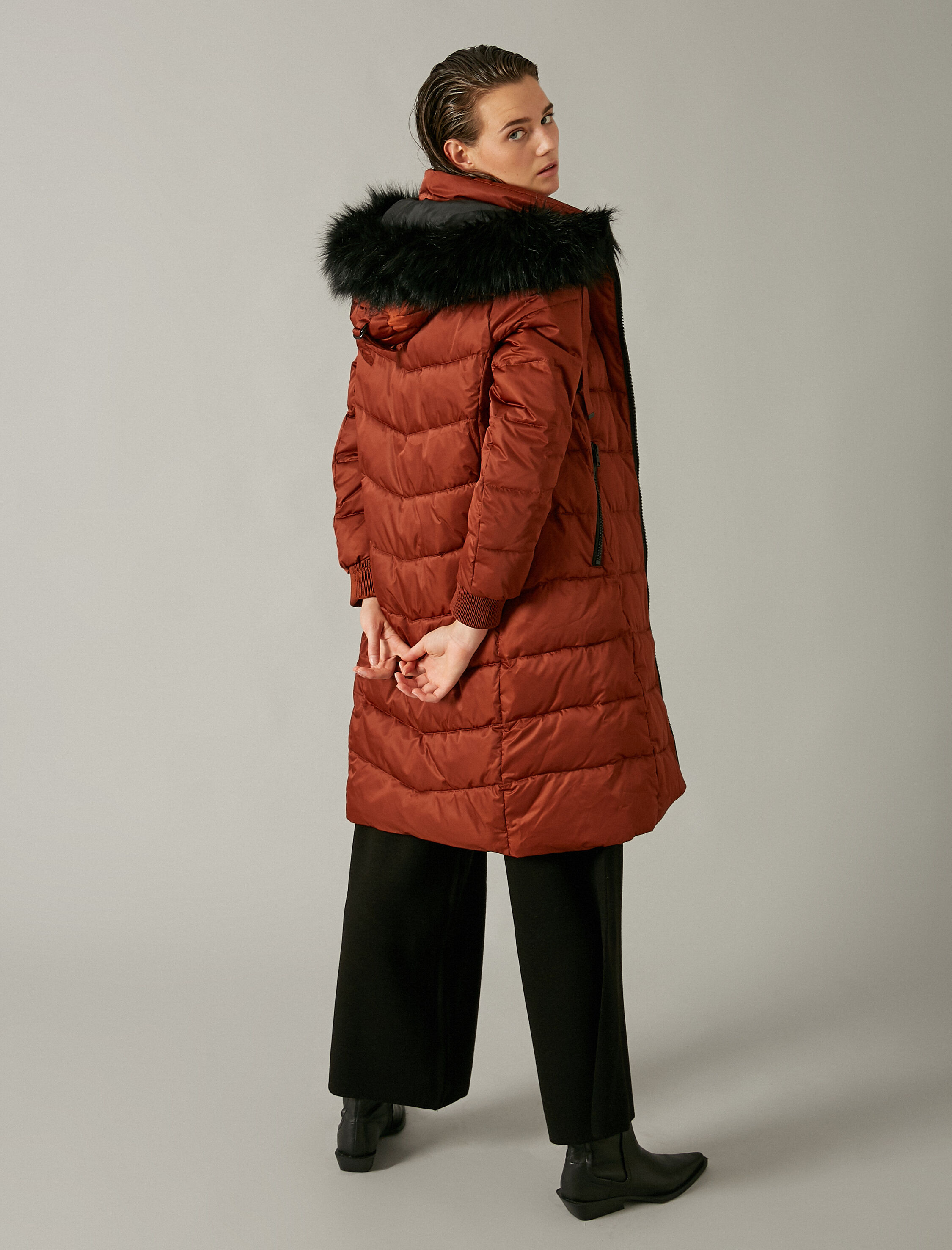   Kapüşonlu Suni Kürk Detaylı Uzun Şişme Mont