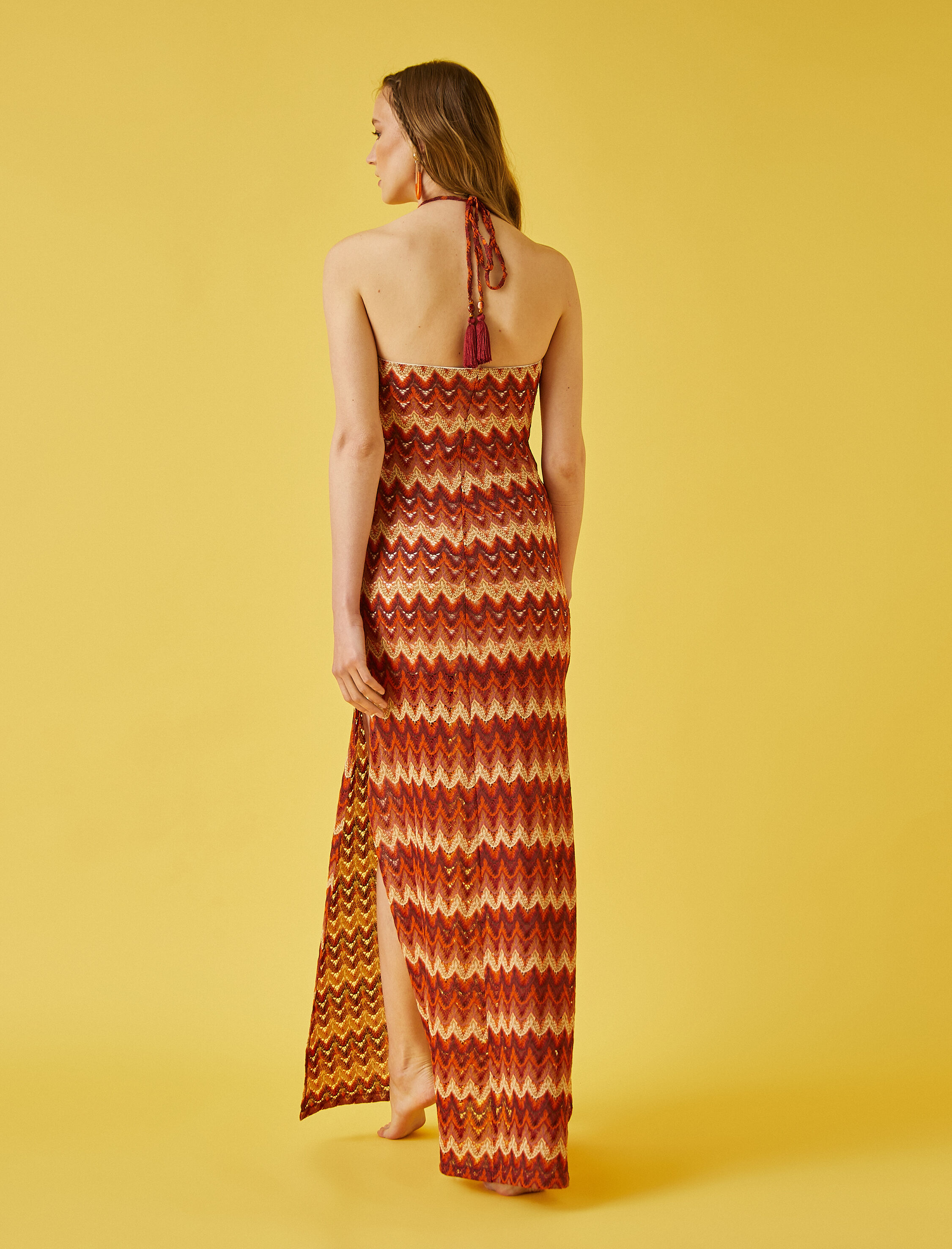   Örgü Detaylı Boyundan Bağlamalı Desenli Yırtmaçlı Elbise