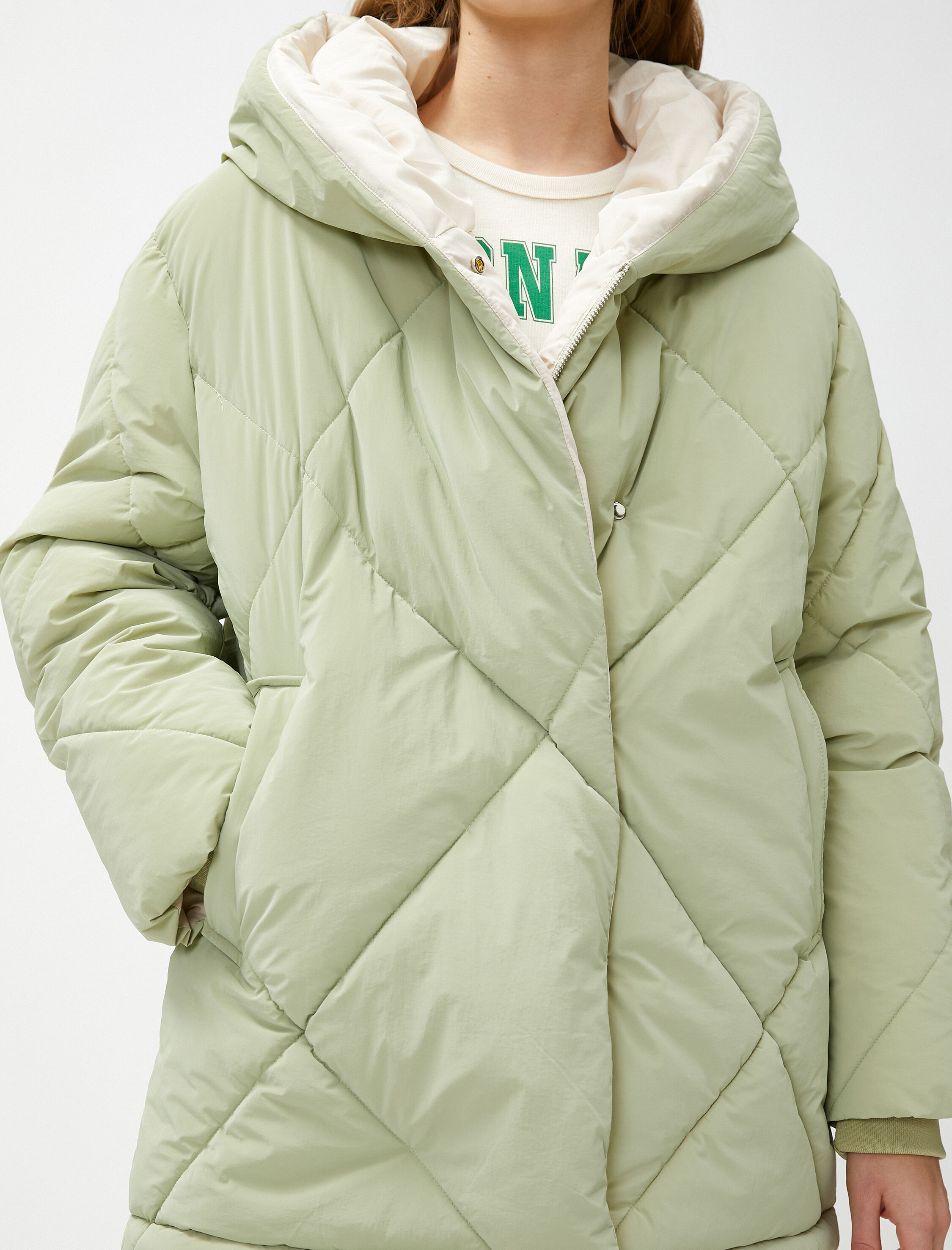   Oversize Şişme Mont Kapüşonlu Kapitoneli Cep Detaylı