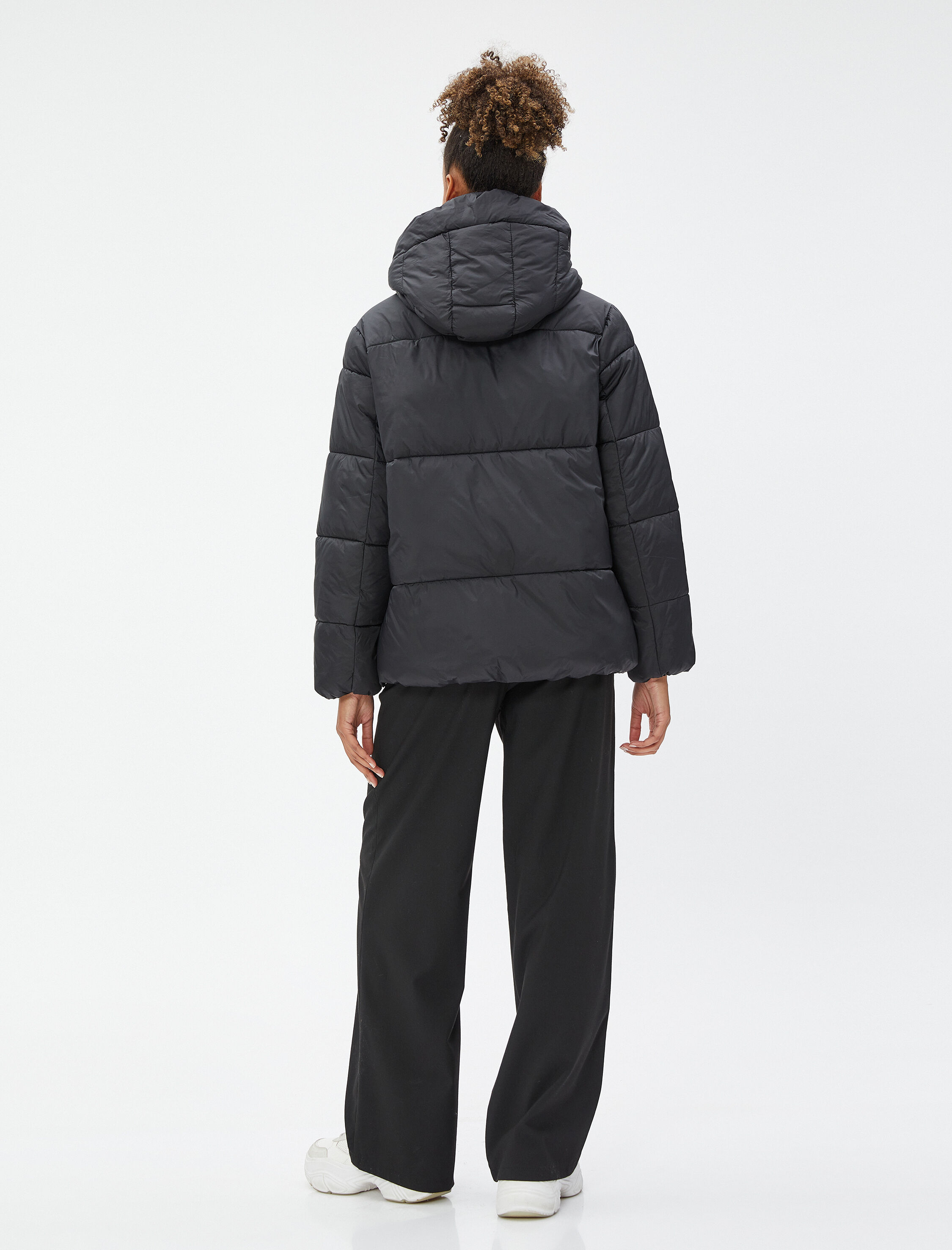 Kısa Şişme Mont Kapüşonlu Cep Detaylı Fermuarlı