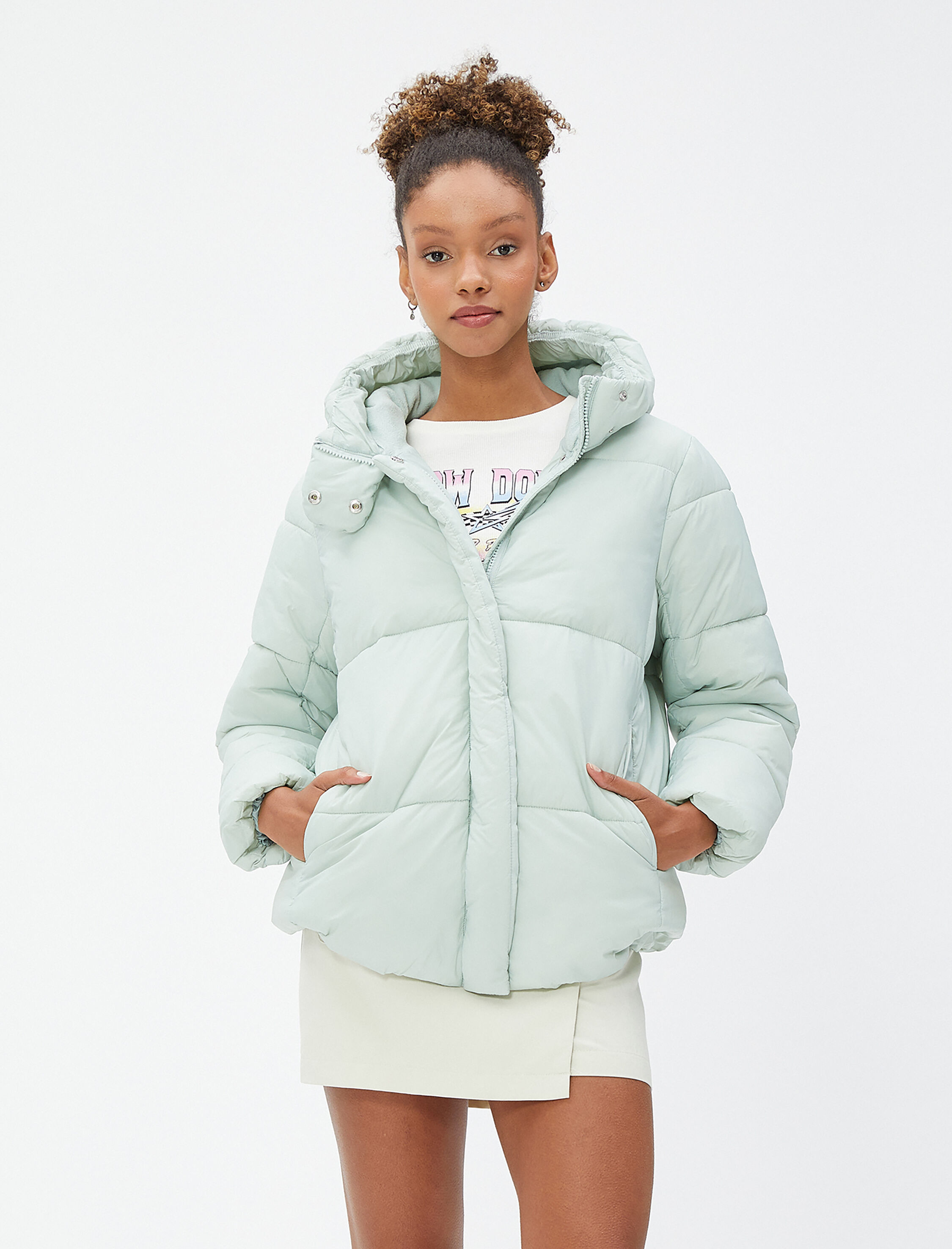 Kısa Şişme Mont Kapüşonlu Cep Detaylı Fermuarlı