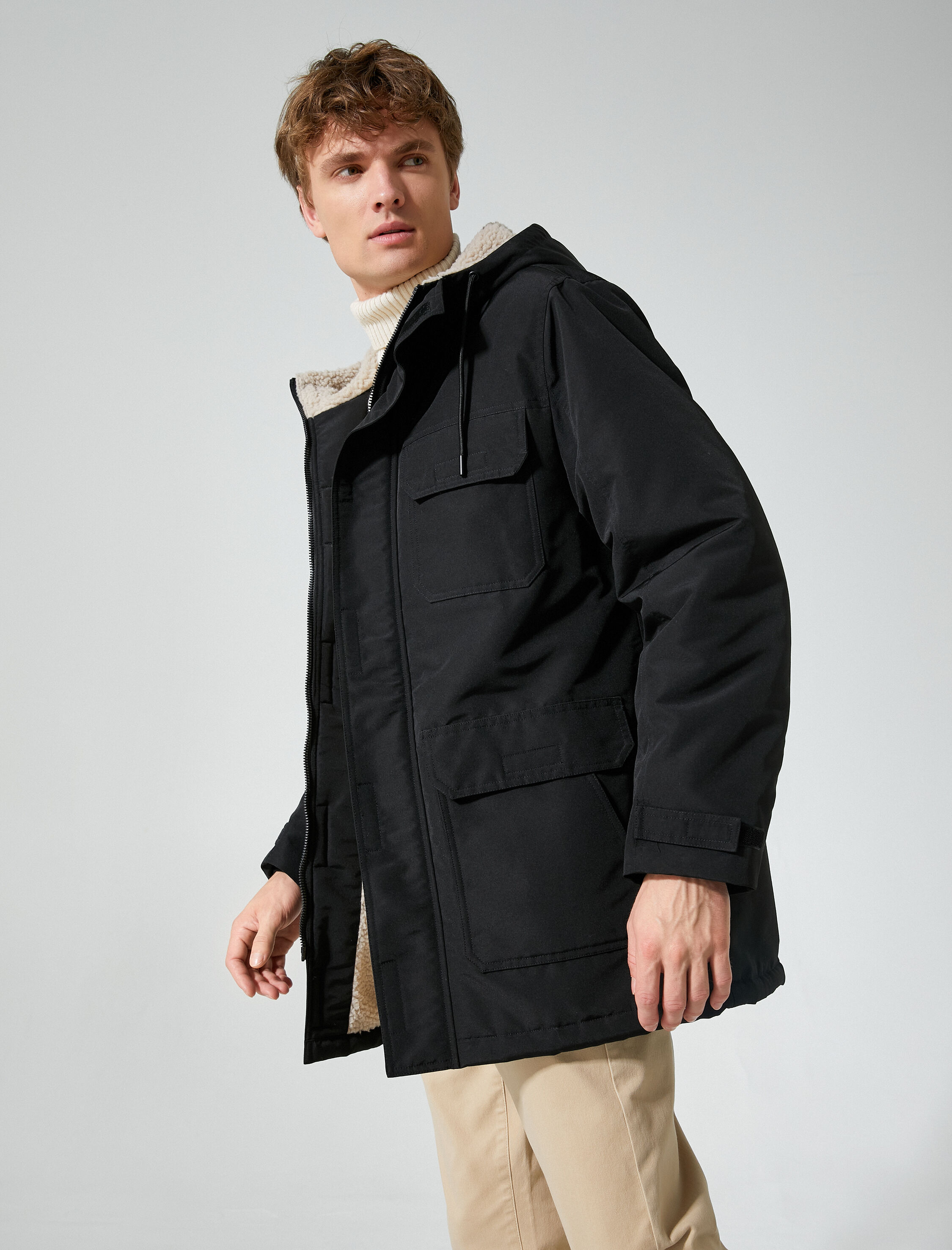 Fermuarlı Kapşonlu Parka Cepli Peluş Detaylı