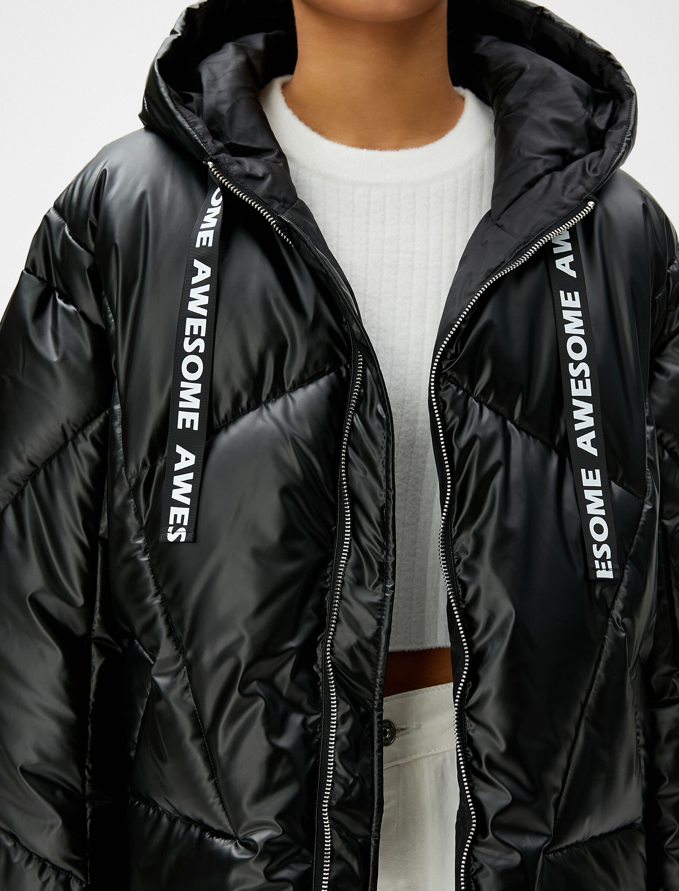   Kısa Şişme Mont Parlak Kapüşonlu Fermuarlı Slogan Bağcıklı