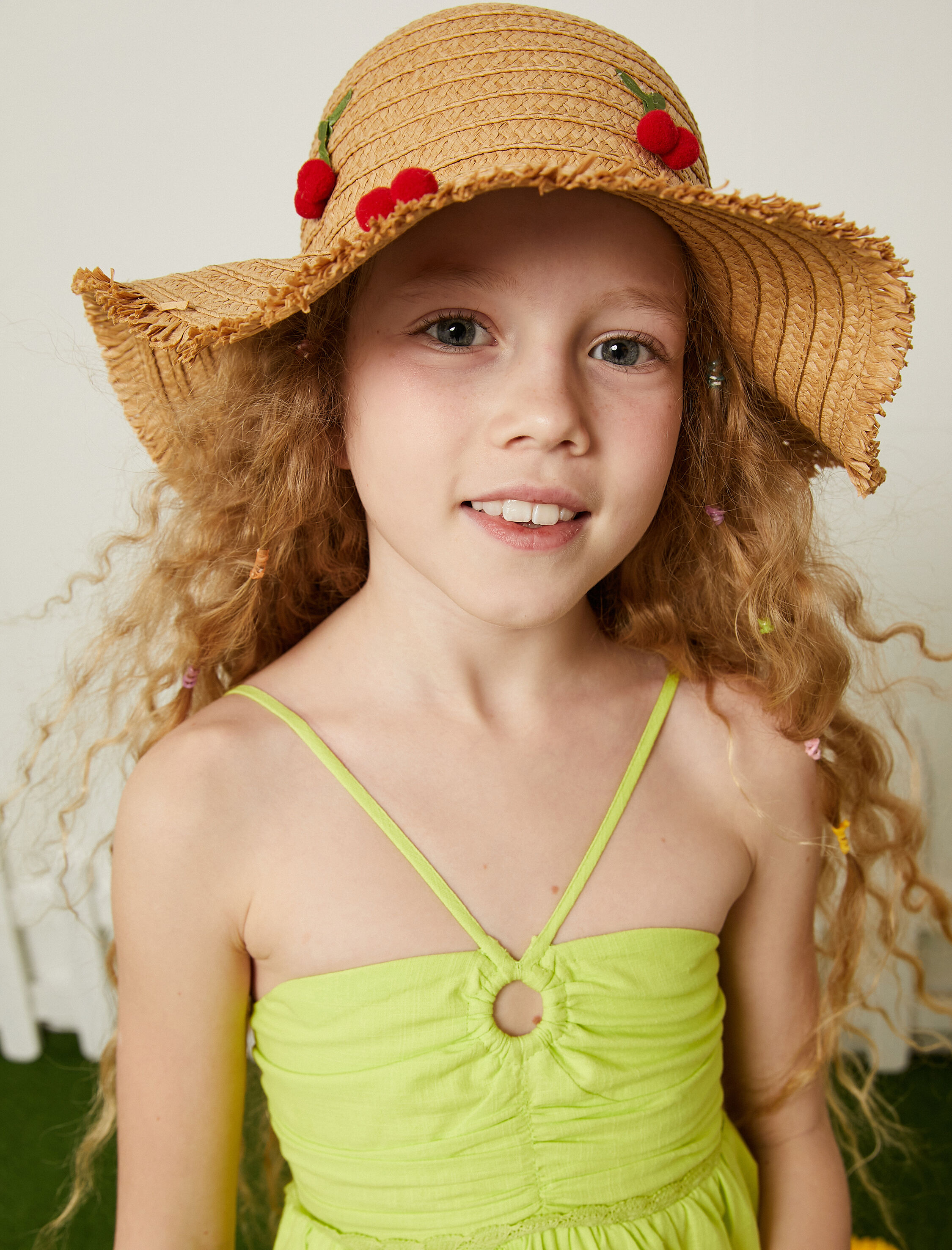  Kız Çocuk Hasır Şapka Kiraz Aplike Detaylı