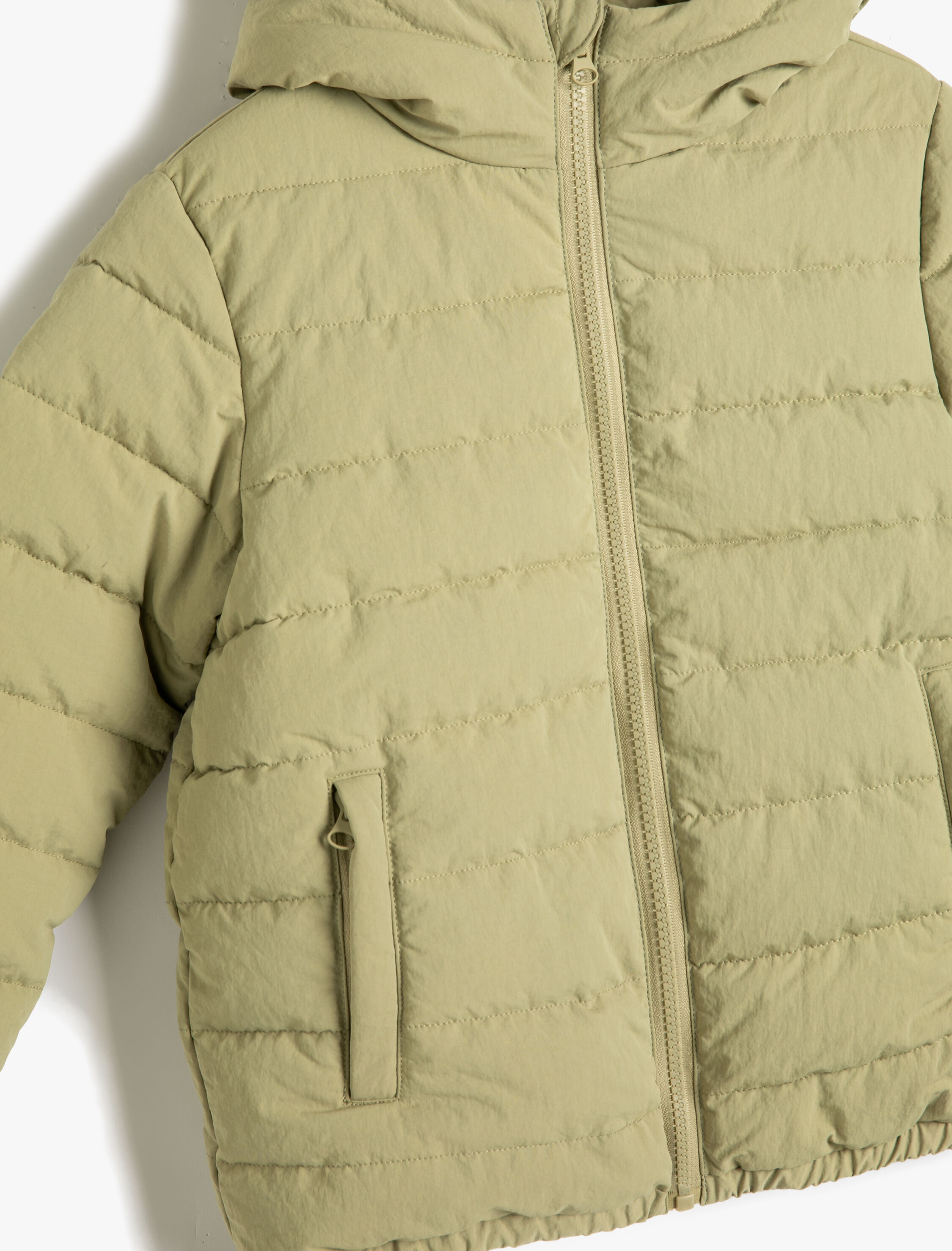 Erkek Çocuk Şişme Mont Kapşonlu İçi Polar Astarlı Cepli Etiket Detaylı