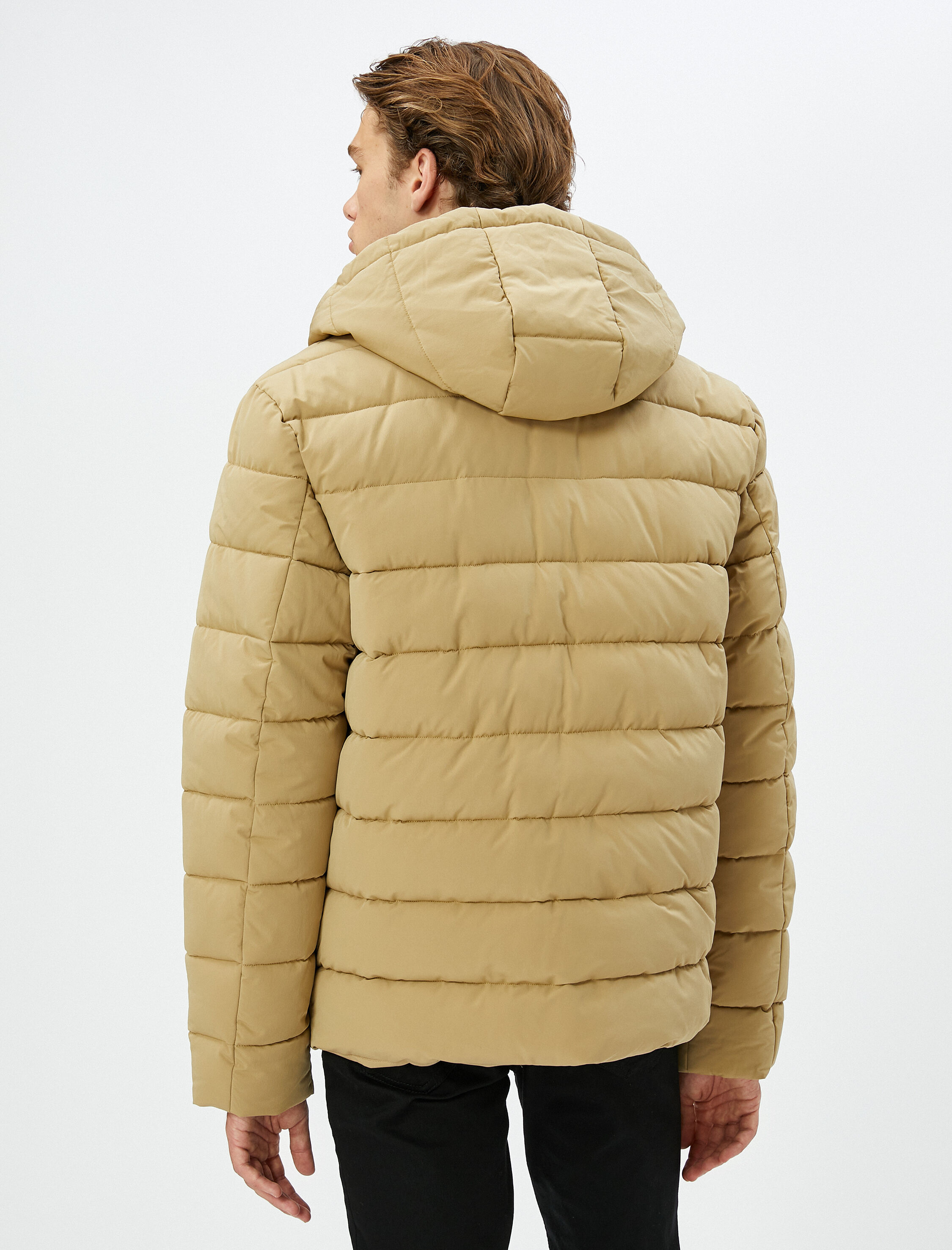   Şişme Mont Kapşonlu Fermuarlı Slogan Baskılı Cep Detaylı