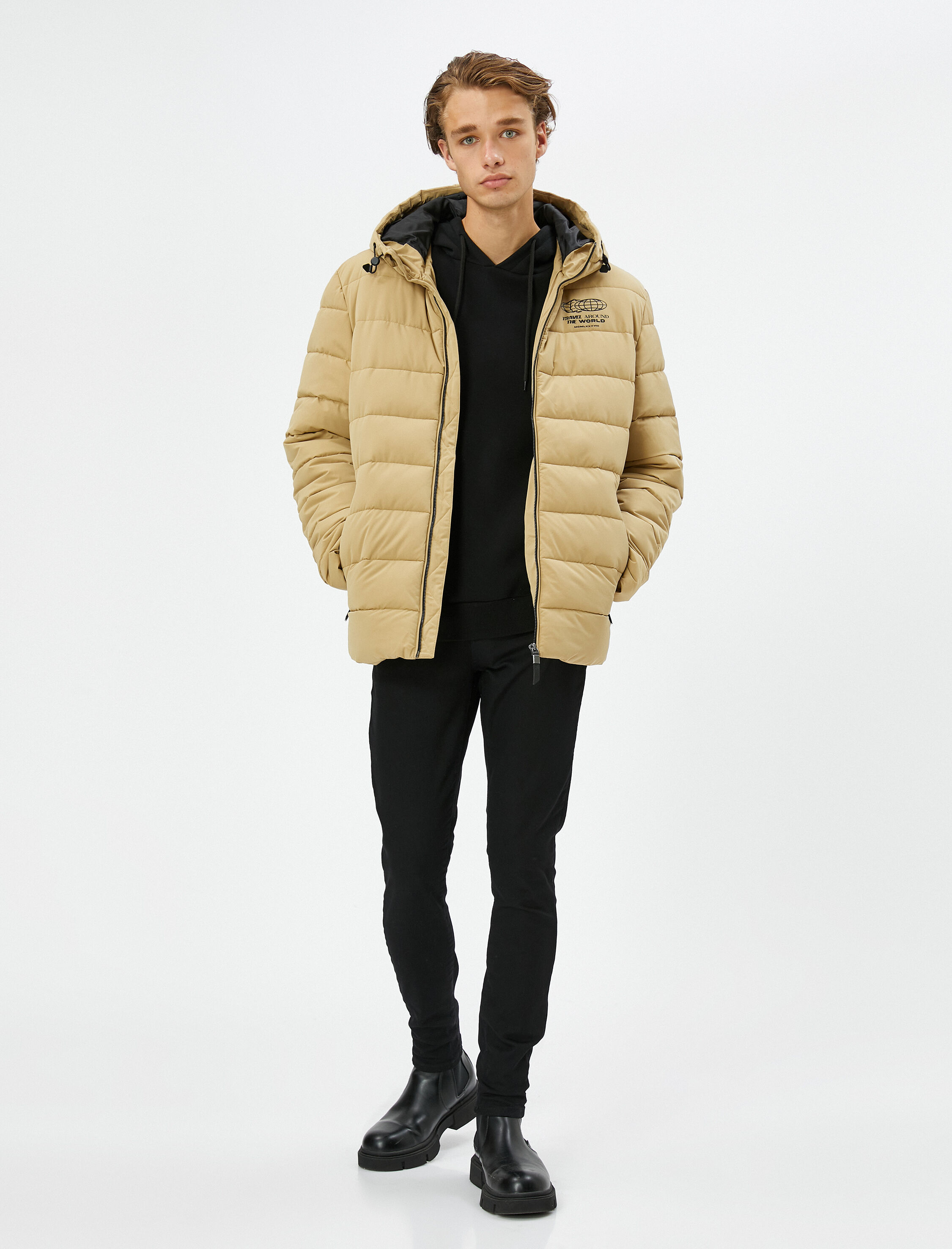   Şişme Mont Kapşonlu Fermuarlı Slogan Baskılı Cep Detaylı