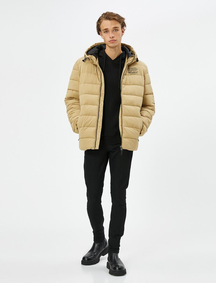  Şişme Mont Kapşonlu Fermuarlı Slogan Baskılı Cep Detaylı