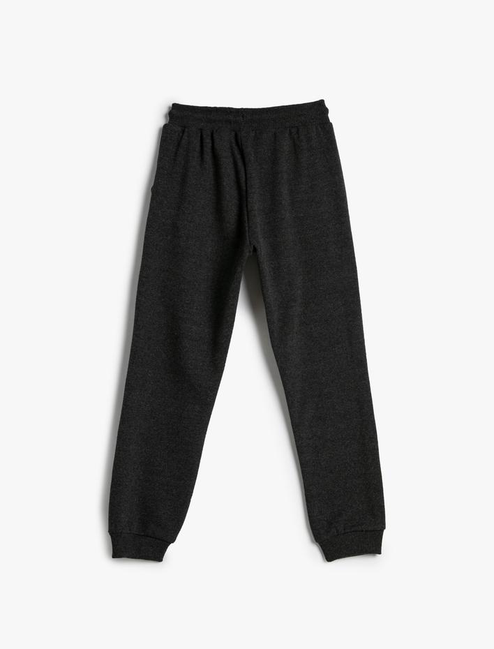 Erkek Çocuk Jogger Eşofman Altı Beli Bağlamalı Cepli Baskı Detaylı