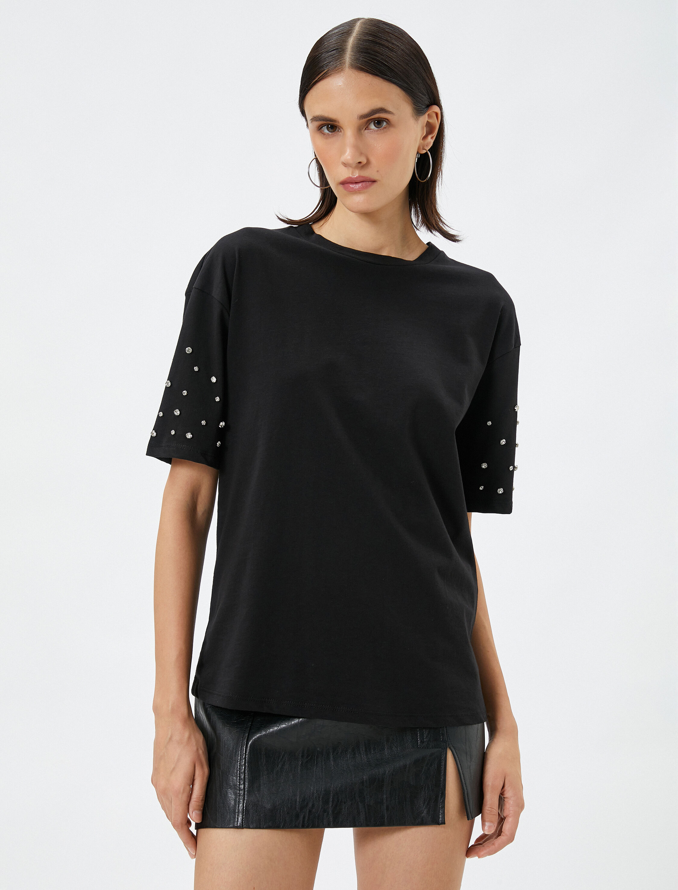   Kısa Kollu Tişört Taş İşlemeli Bisiklet Yaka Rahat Kesim Pamuklu