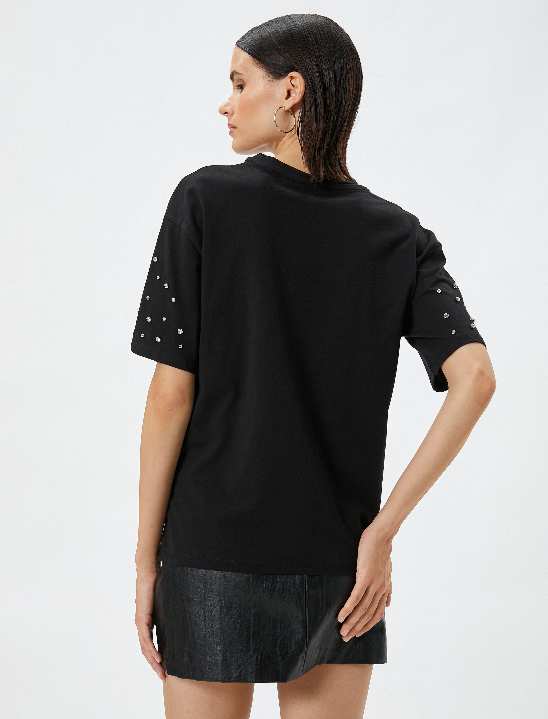   Kısa Kollu Tişört Taş İşlemeli Bisiklet Yaka Rahat Kesim Pamuklu