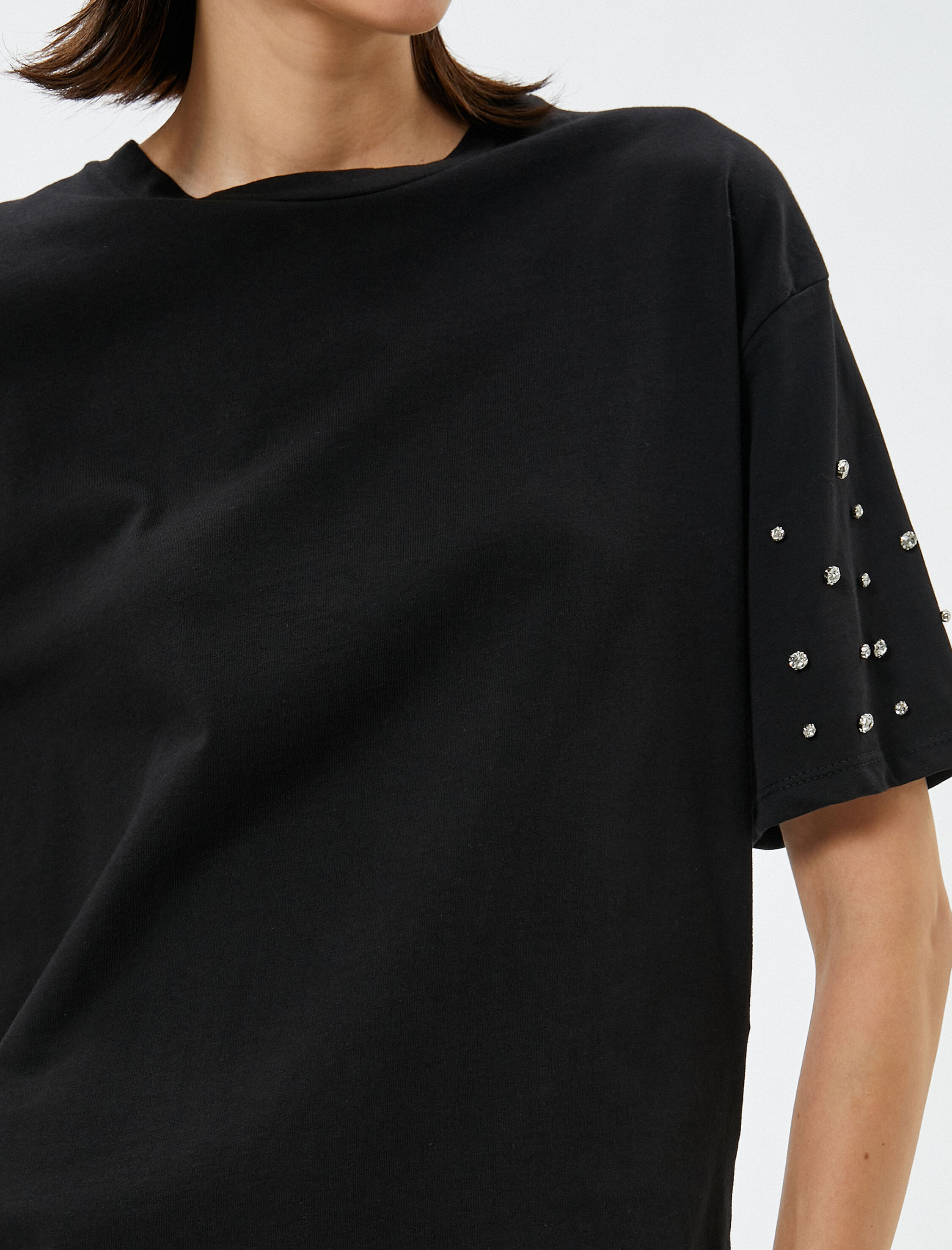   Kısa Kollu Tişört Taş İşlemeli Bisiklet Yaka Rahat Kesim Pamuklu