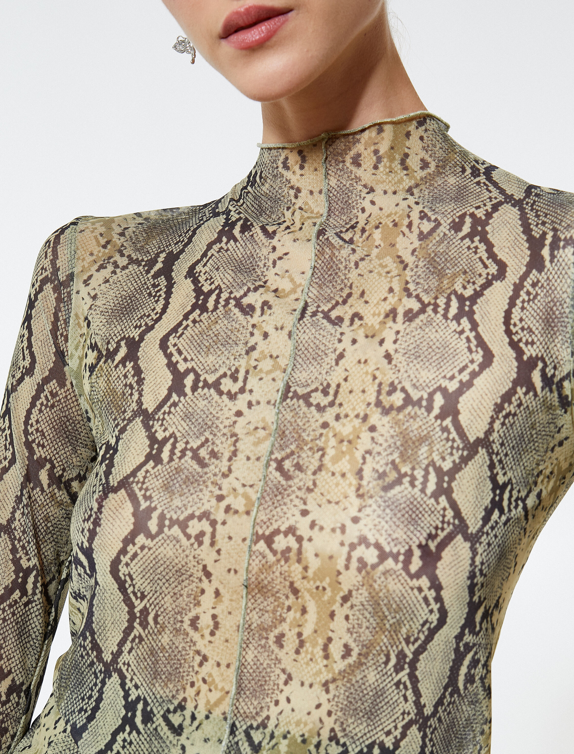   Yılan Derisi Görünümlü Tişört Dik Yaka Uzun Kollu