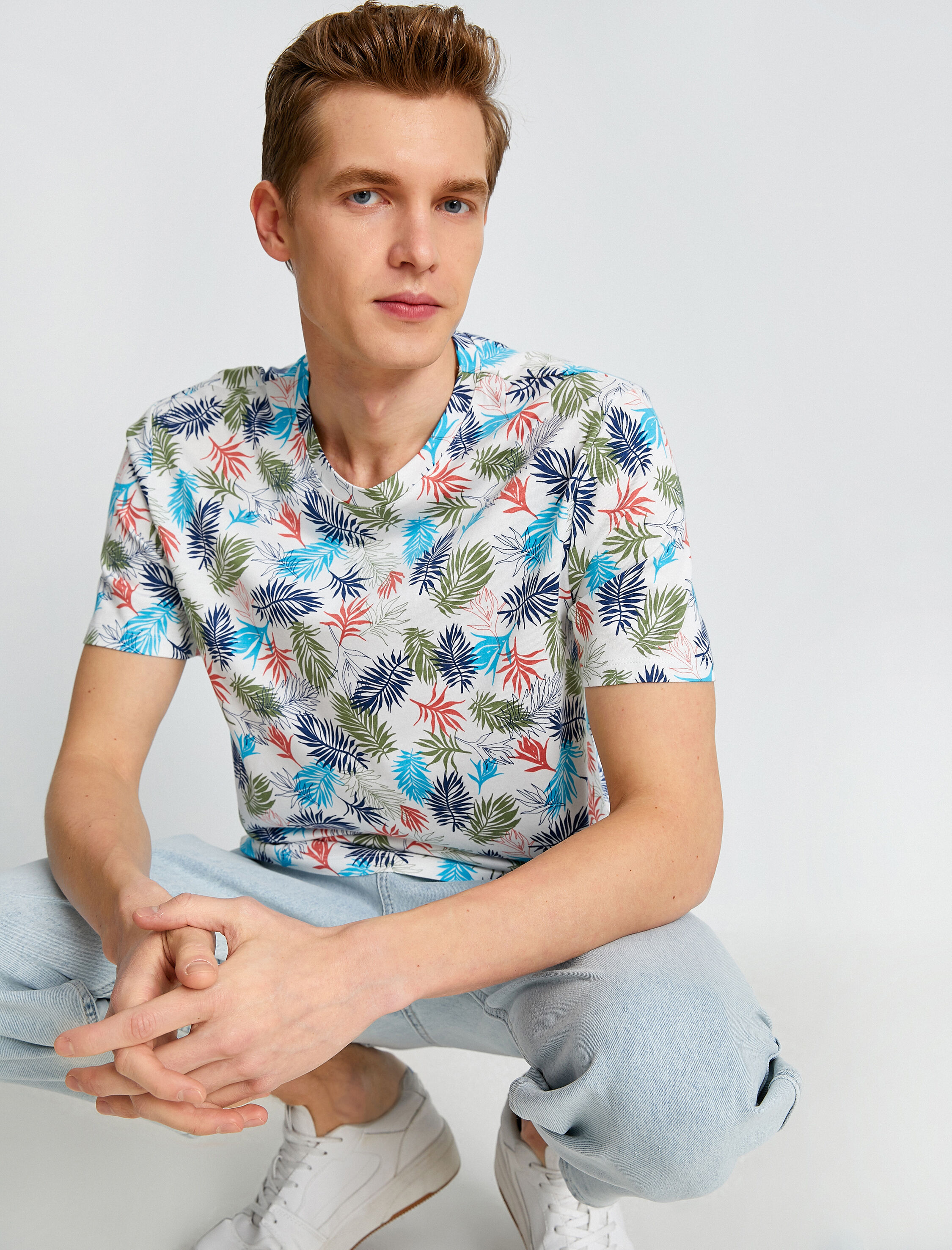   Yaprak Desenli Tişört