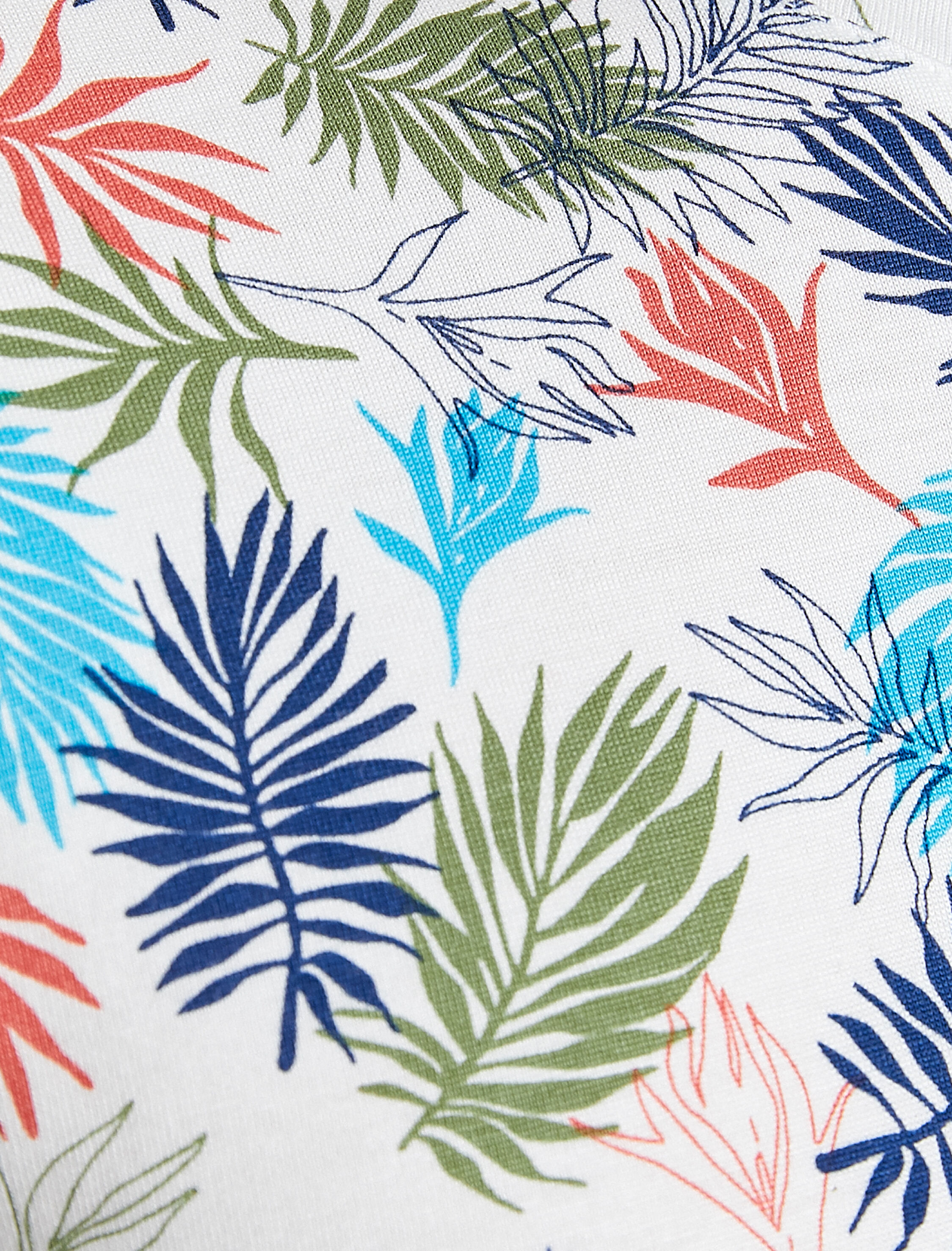   Yaprak Desenli Tişört