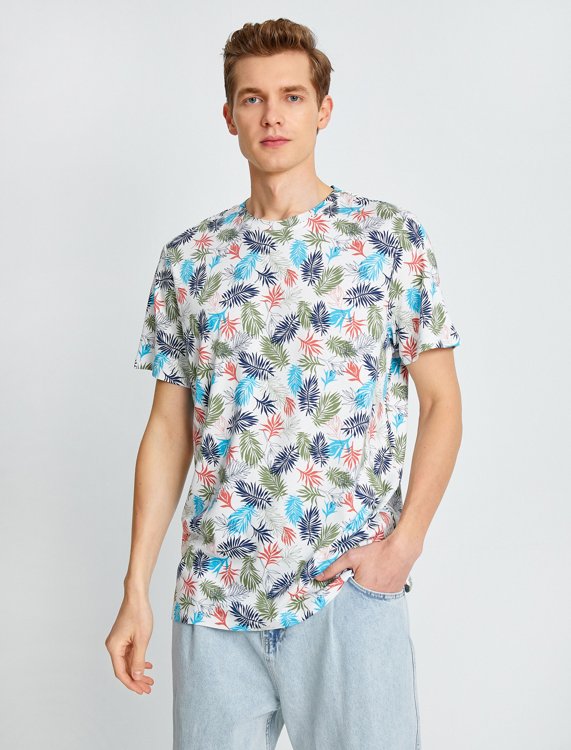   Yaprak Desenli Tişört