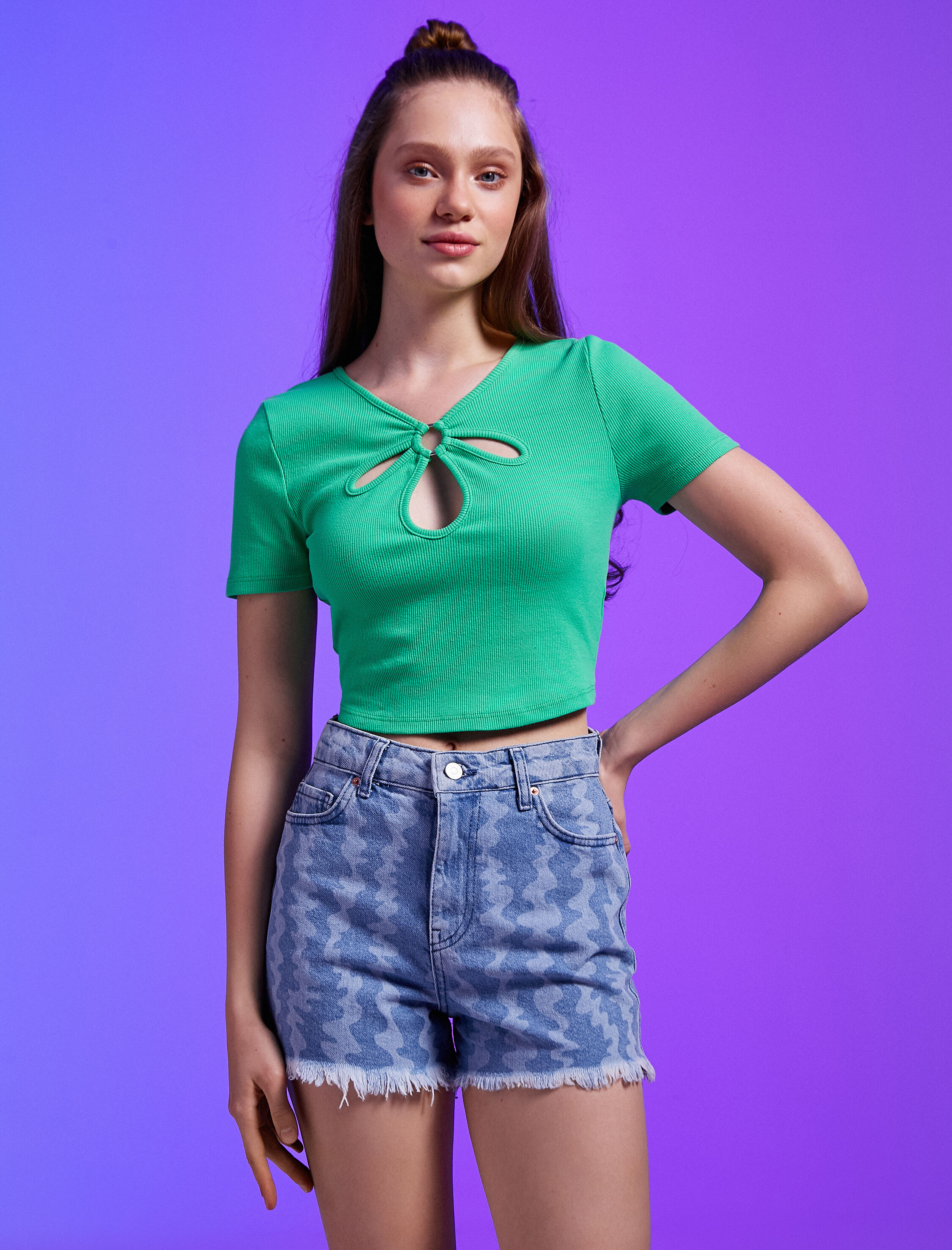   Crop Tişört Pencere Detaylı Pamuklu