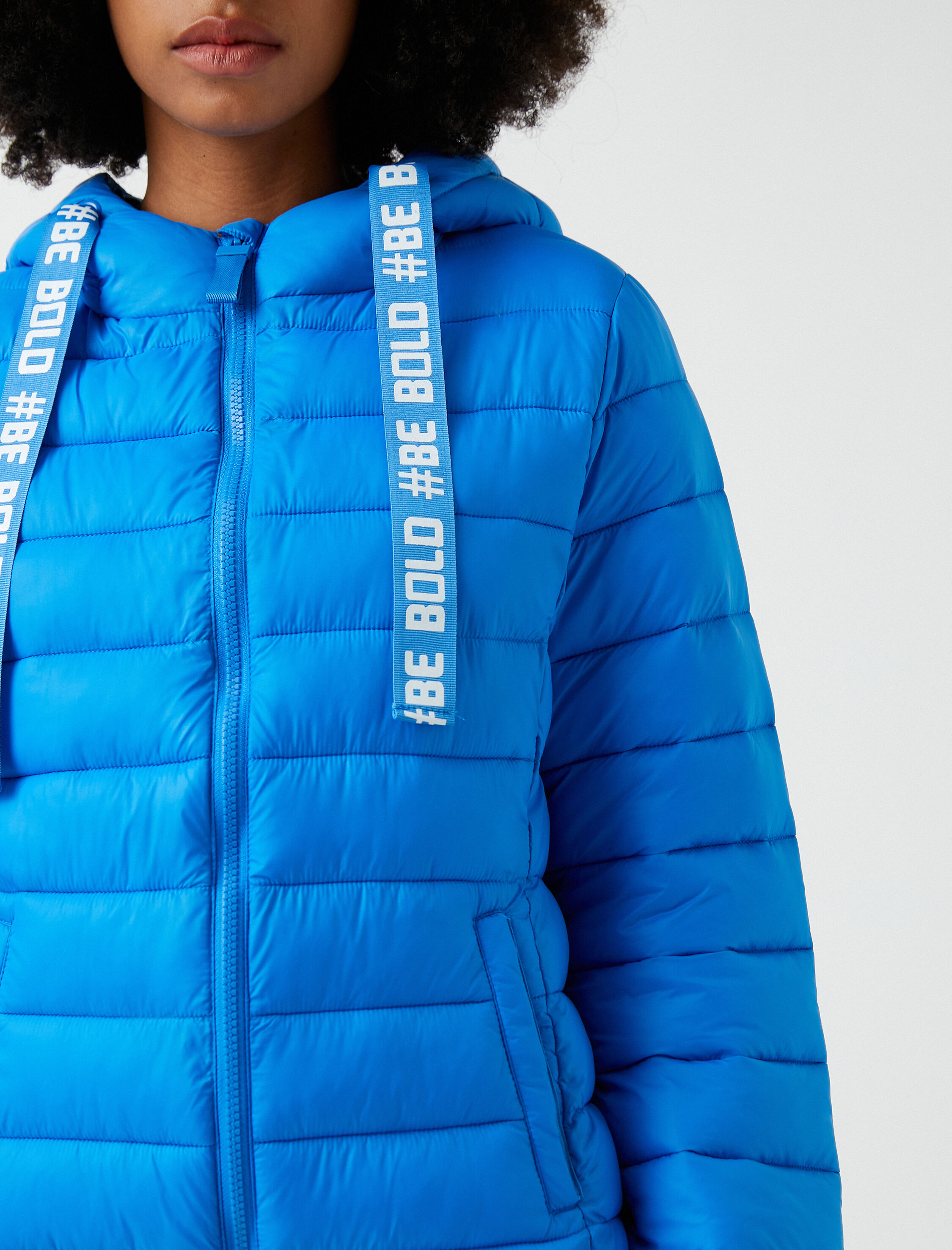   Şişme Mont Kapüşonlu Yazı Baskılı