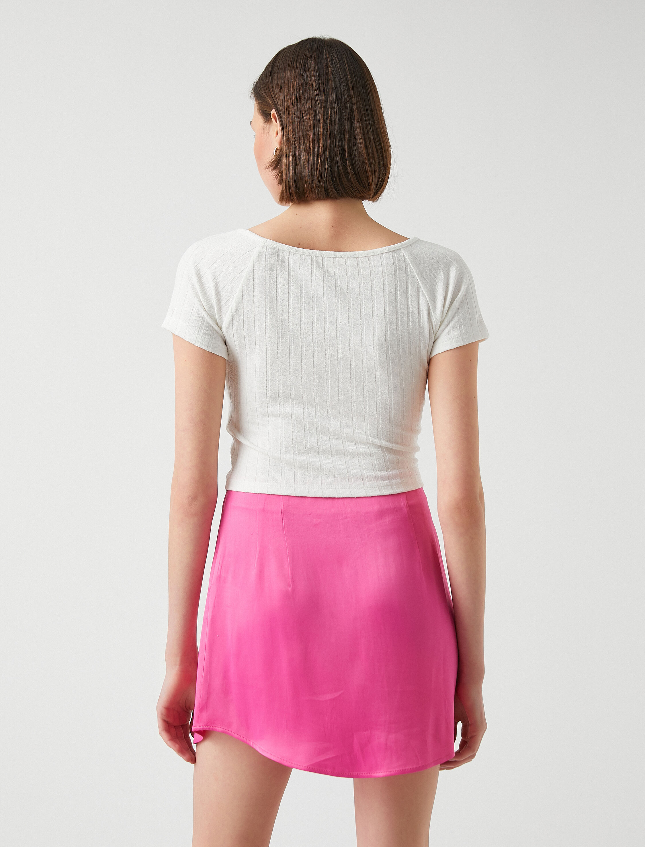   Crop V Yaka Büzgülü Kısa Kollu Tişört