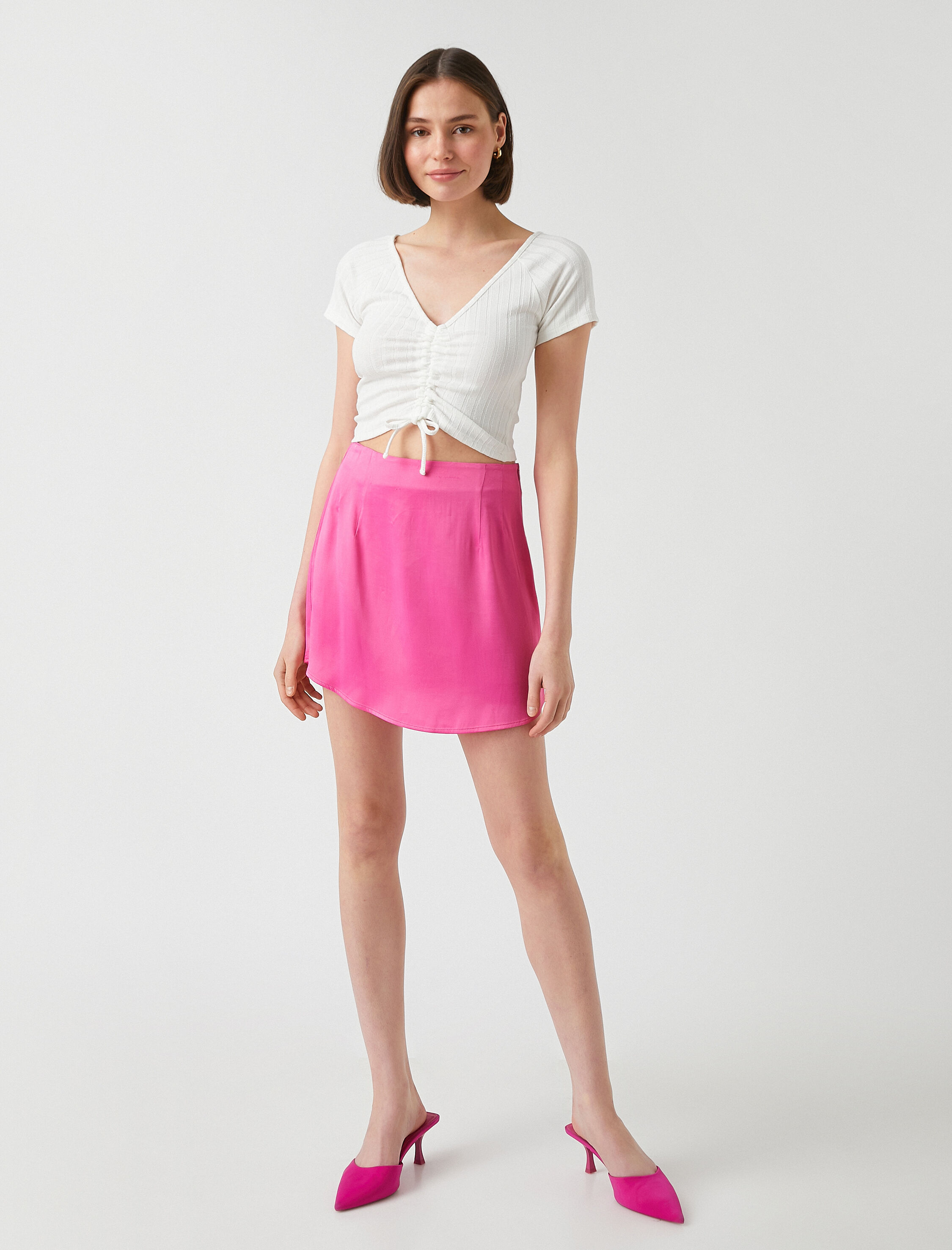   Crop V Yaka Büzgülü Kısa Kollu Tişört