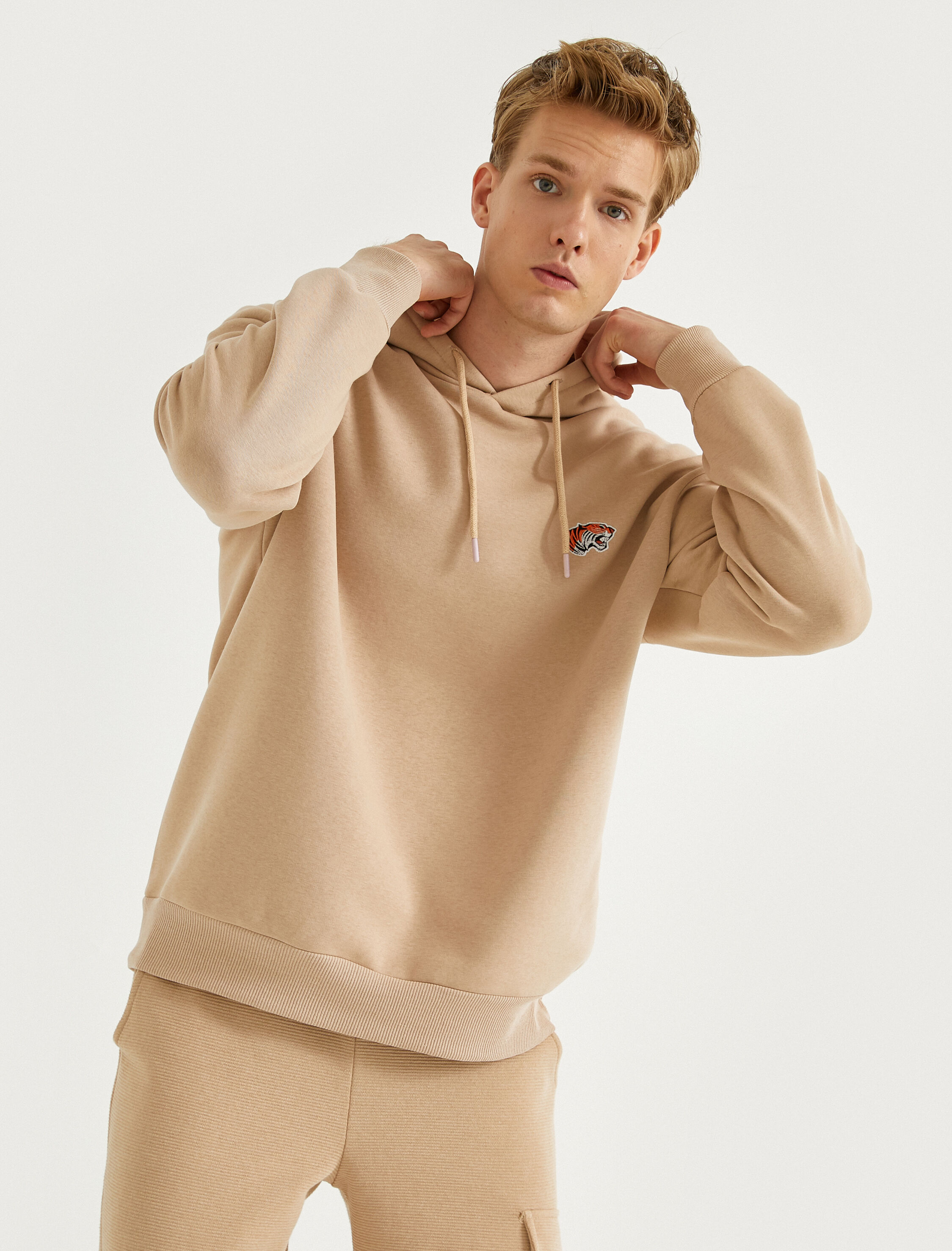   Kapşonlu Sweatshirt Kaplan İşlemeli Şardonlu