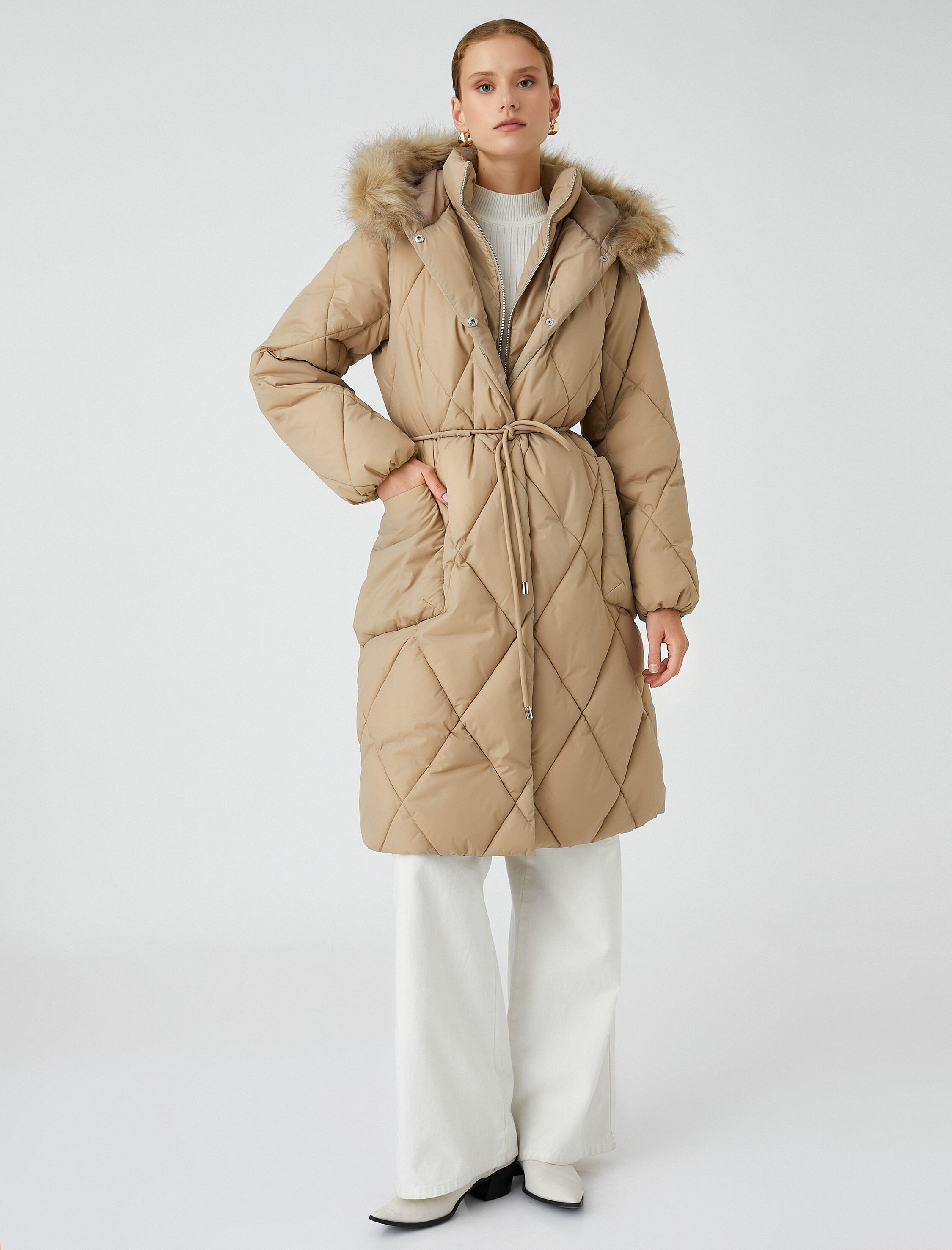   Şişme Mont Peluş Detaylı Kemerli Çıtçıtlı Kapüşonlu