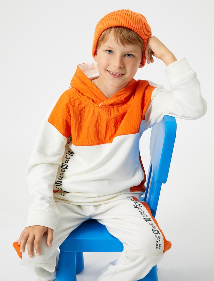  Erkek Çocuk Kapşonlu Sweatshirt Renk Kontrastlı Baskı Detaylı Uzun Kollu