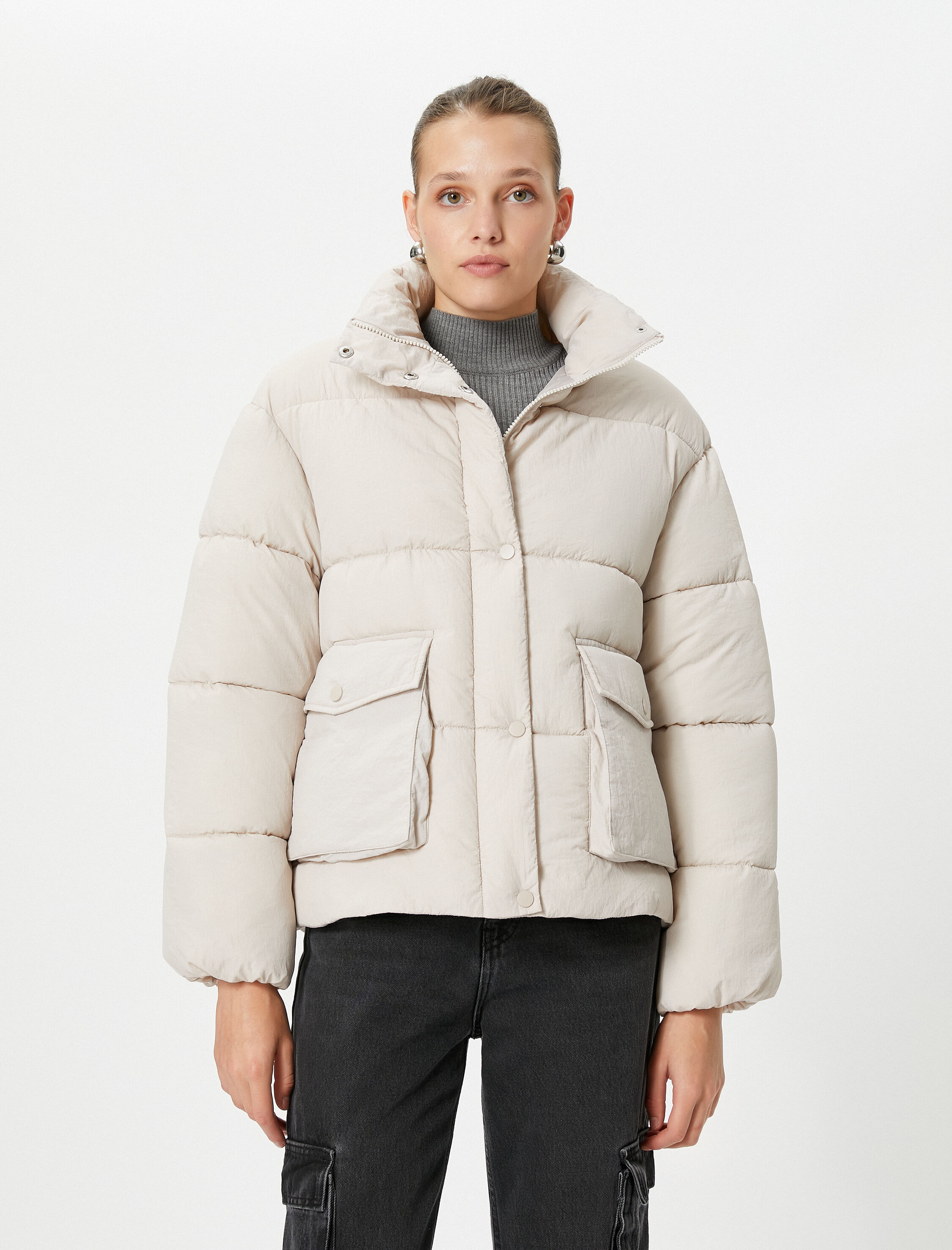   Kısa Şişme Mont Dik Yaka Büyük Cepli Çıtçıtlı