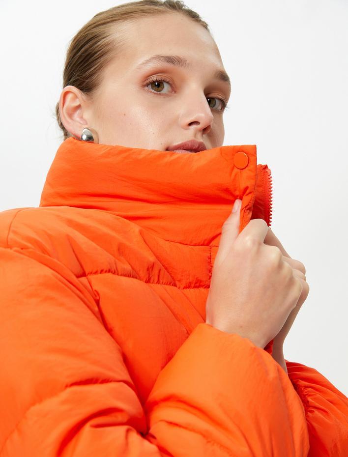  Kısa Şişme Mont Dik Yaka Büyük Cepli Çıtçıtlı