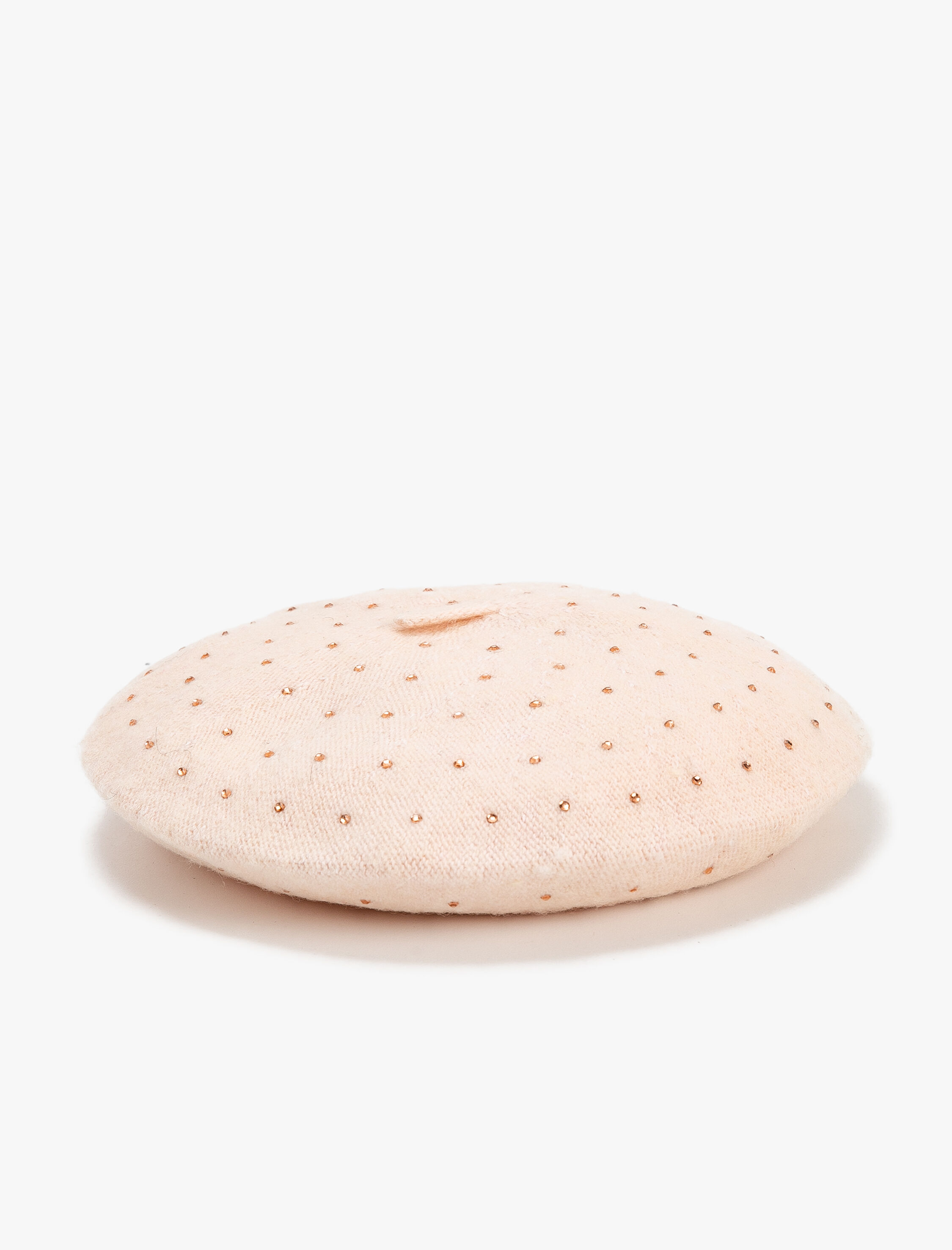  Kadın Ressam Şapka Boncuk Detaylı