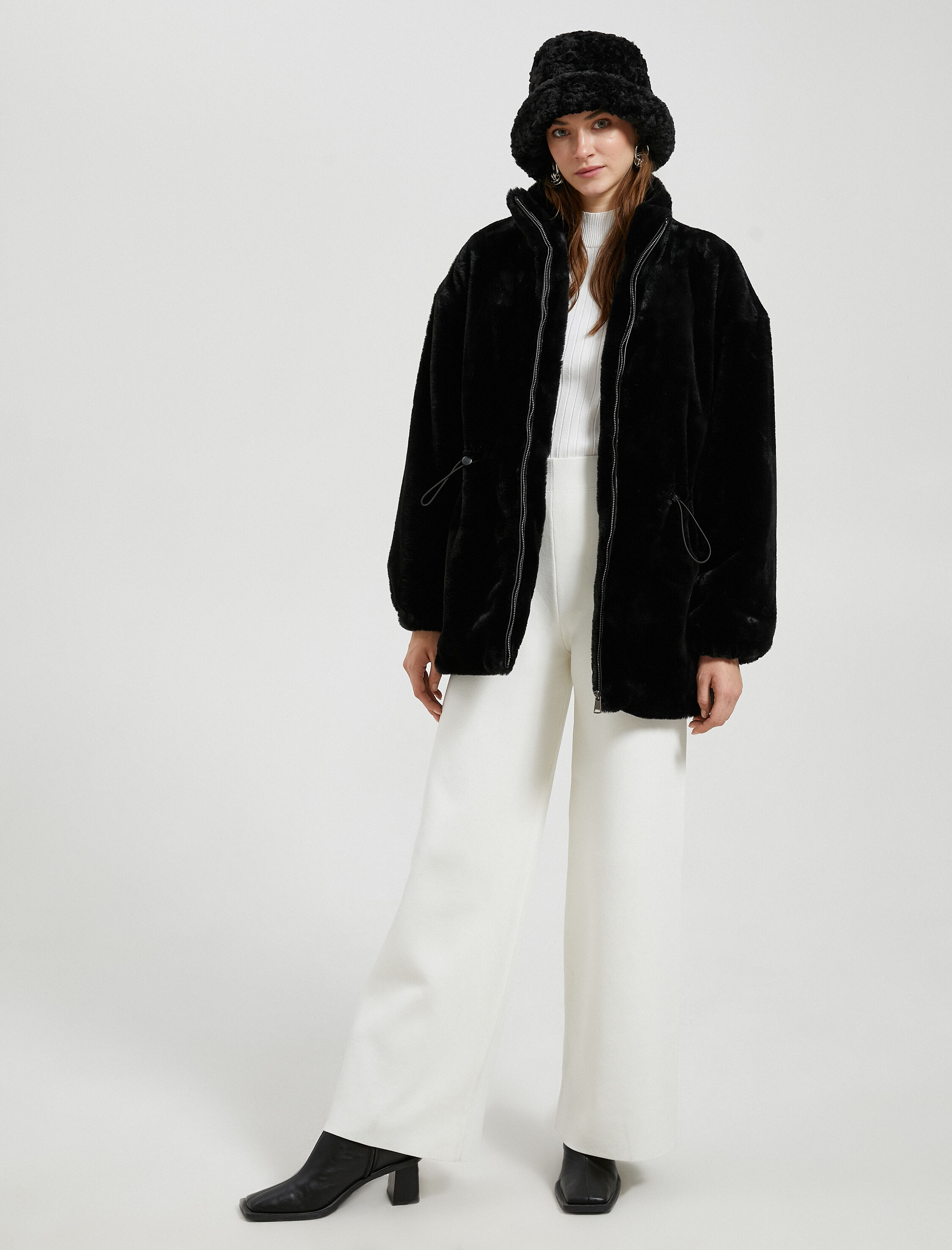   Peluş Mont Dik Yaka Fermuarlı Cep Detaylı Beli Lastikli