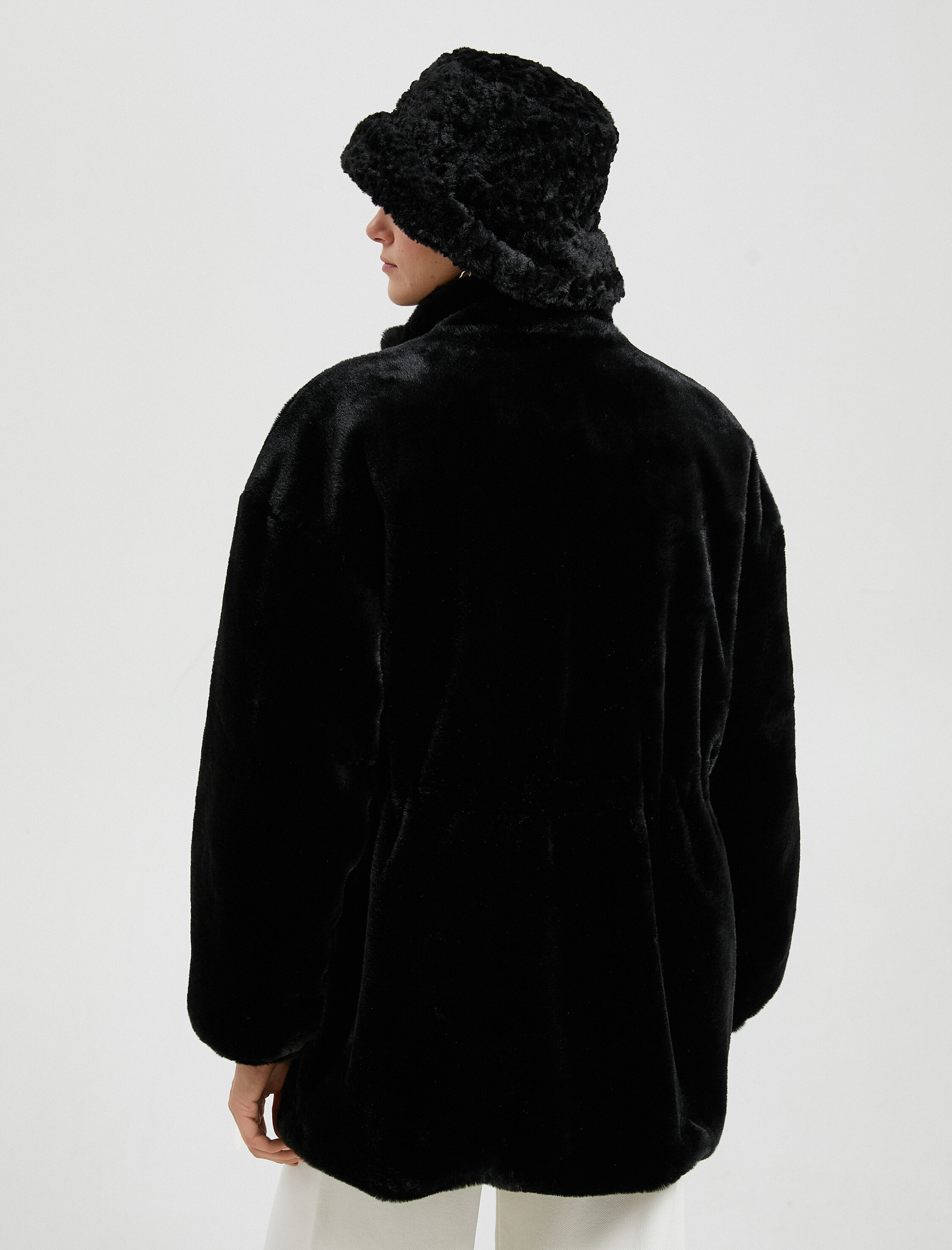   Peluş Mont Dik Yaka Fermuarlı Cep Detaylı Beli Lastikli