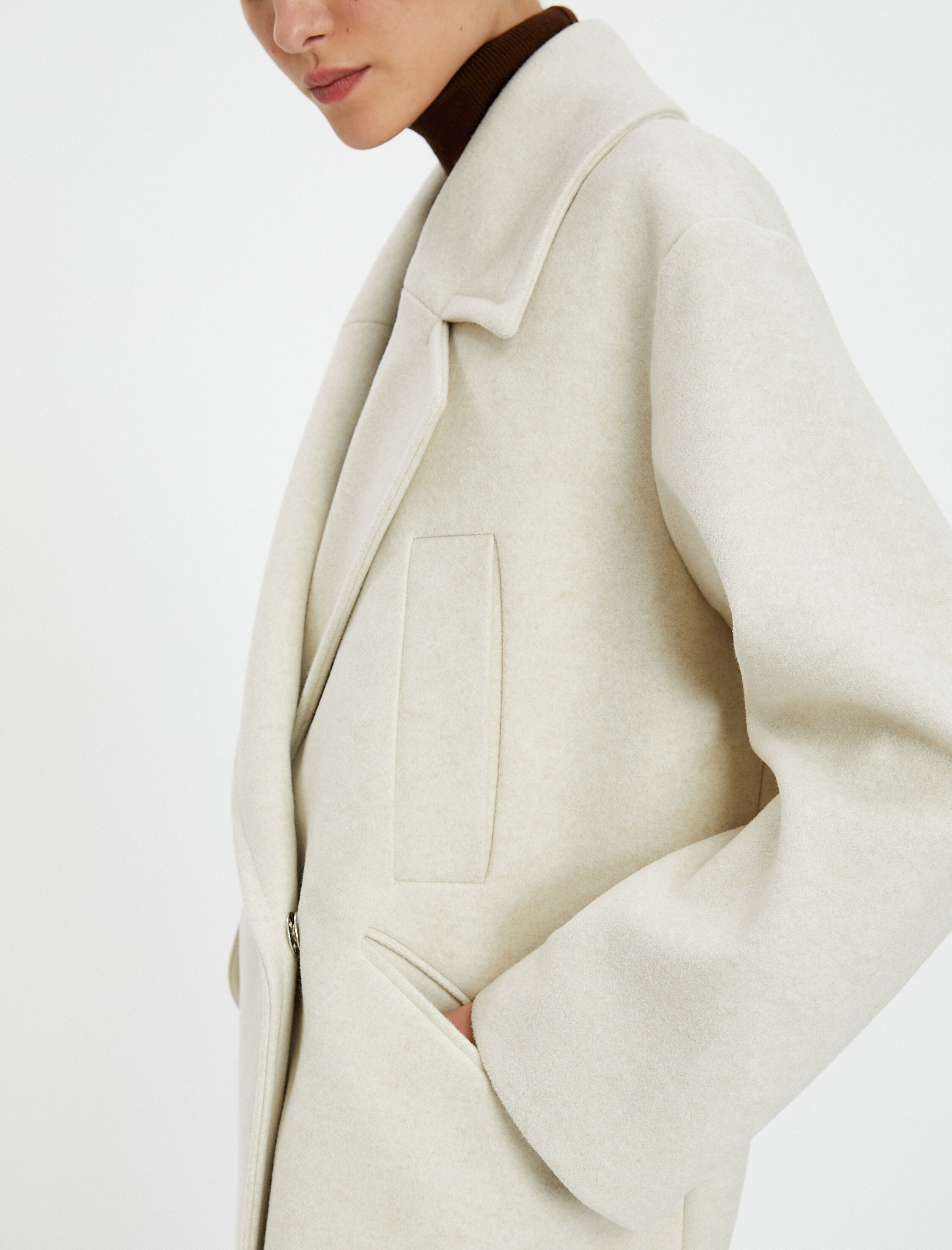   Kaşe Kaban Kruvaze Kapaklı ve Gizli Cep Detaylı